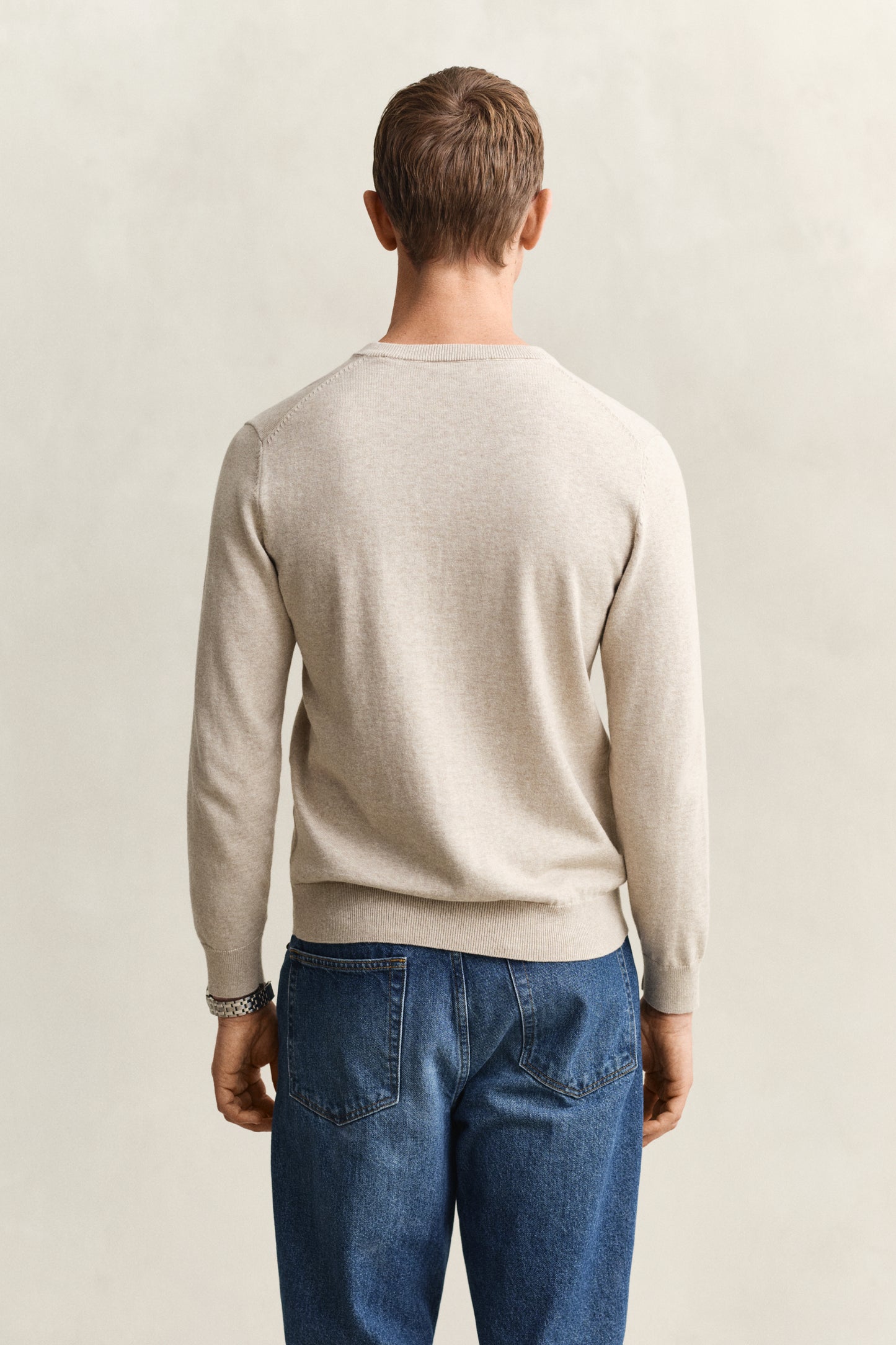OAT MELANGE, CLASSIC COTTON V-NECK, BACK-VIEW BY GANT AU.