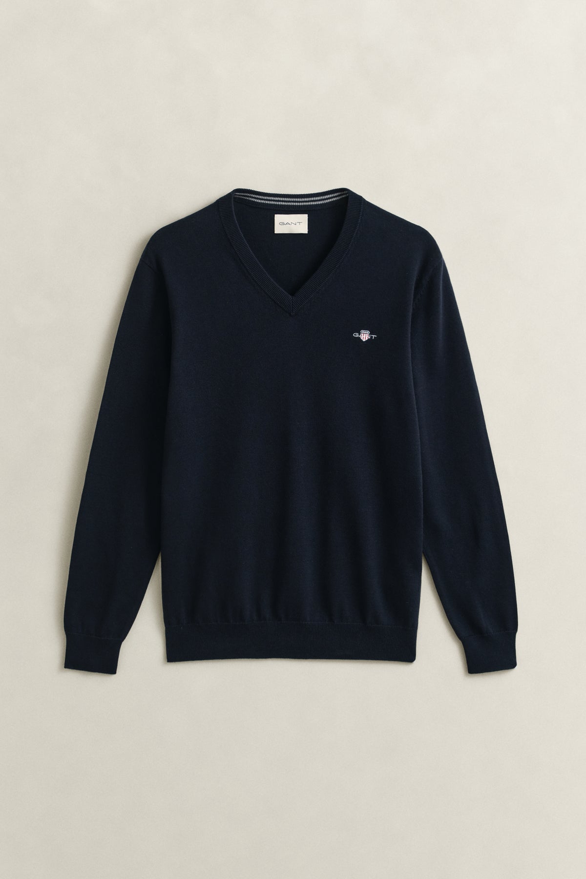 EVENING BLUE, CLASSIC COTTON V-NECK, FRONT-VIEW BY GANT AU.