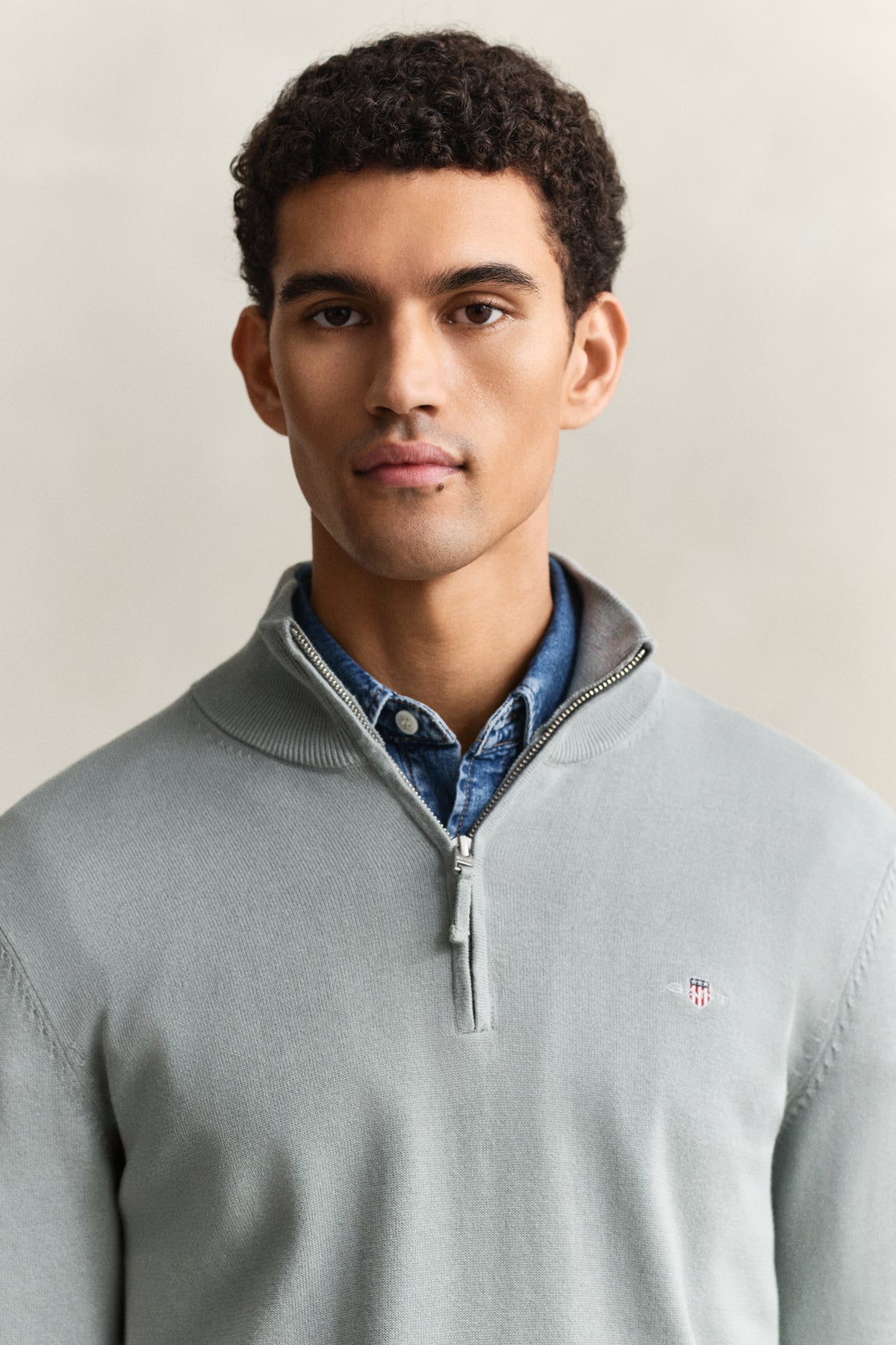 CERAMIC GREY, CLASSIC COTTON HALF ZIP, CLOSE-UP BY GANT AU.