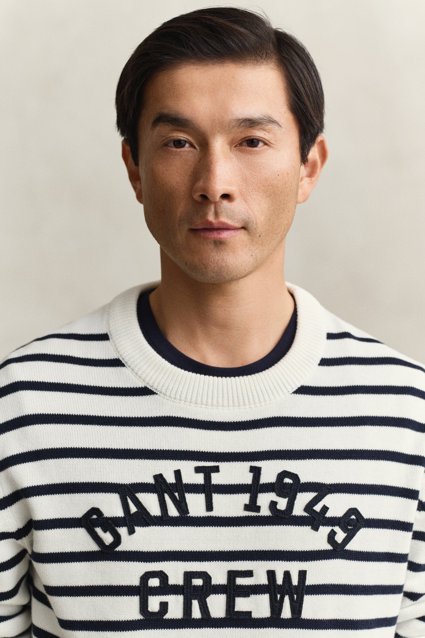 EGGSHELL, BRETON STRIPE GRAPHIC C-NECK, CLOSE-UP BY GANT AU.