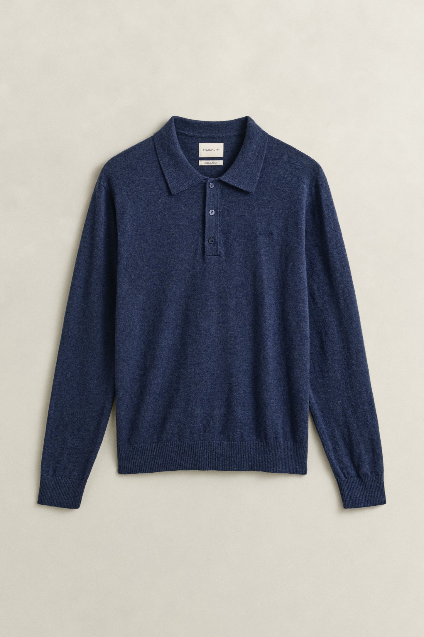 DARK INDIGO MELANGE, SLUB COTTON LINEN POLO, FLAT-LAY BY GANT AU.