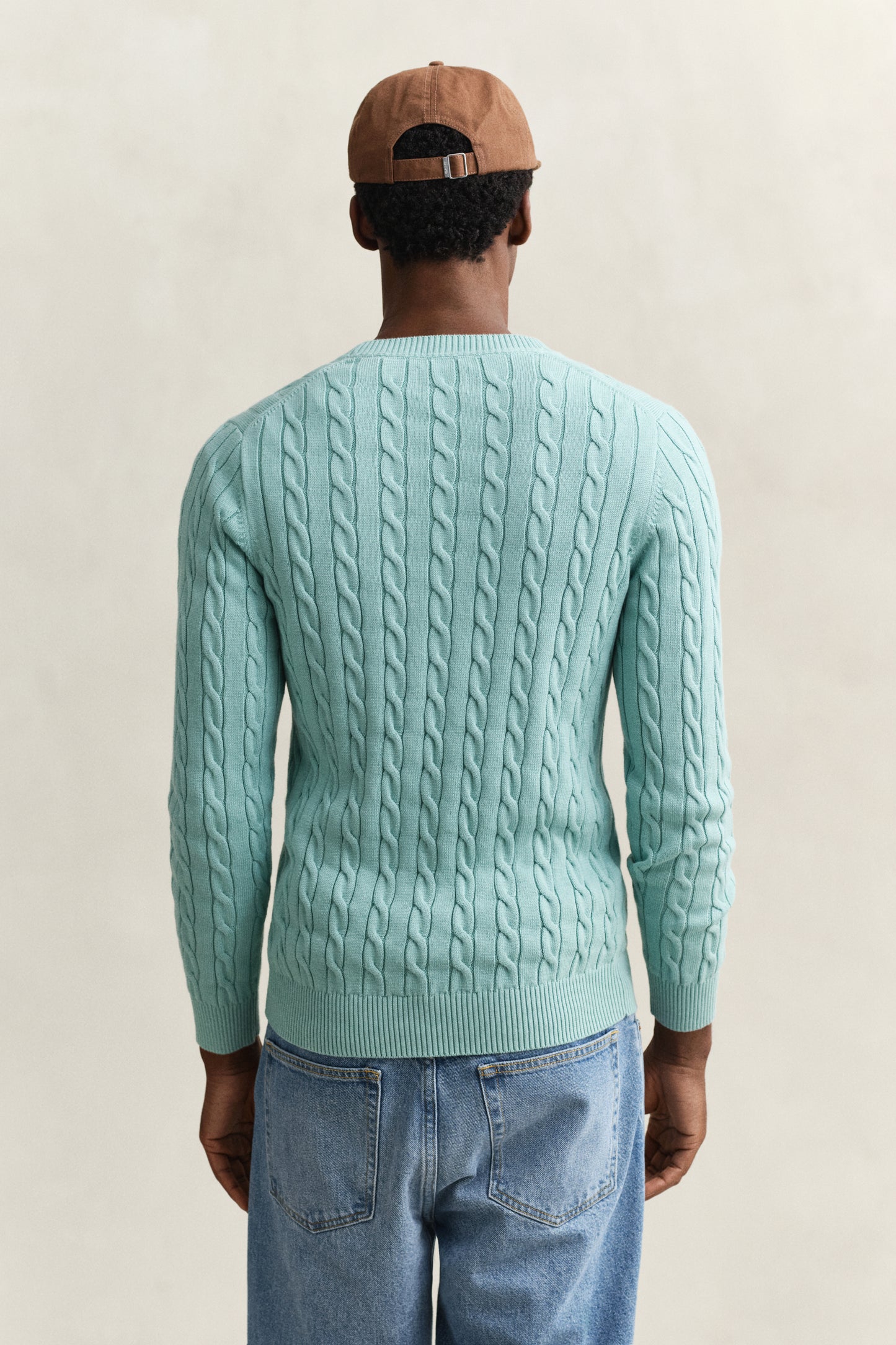 MUTED TURQUOISE, COTTON CABLE C-NECK, BACK-VIEW BY GANT AU.