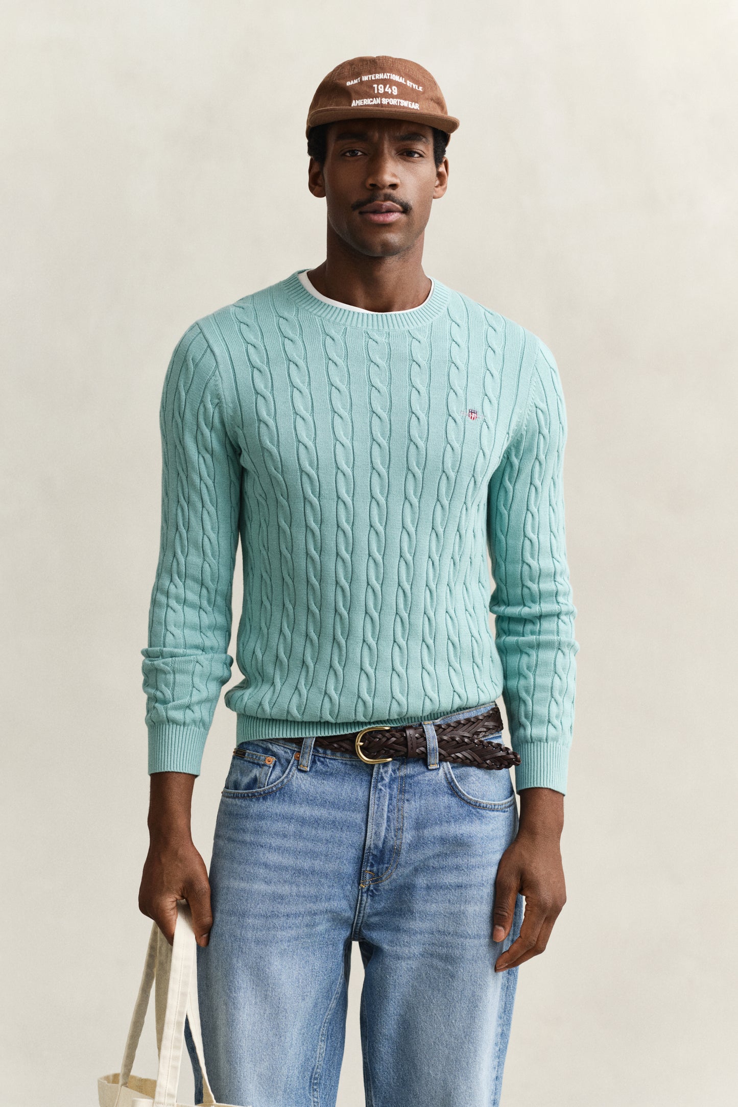 MUTED TURQUOISE, COTTON CABLE C-NECK, FRONT-VIEW BY GANT AU.