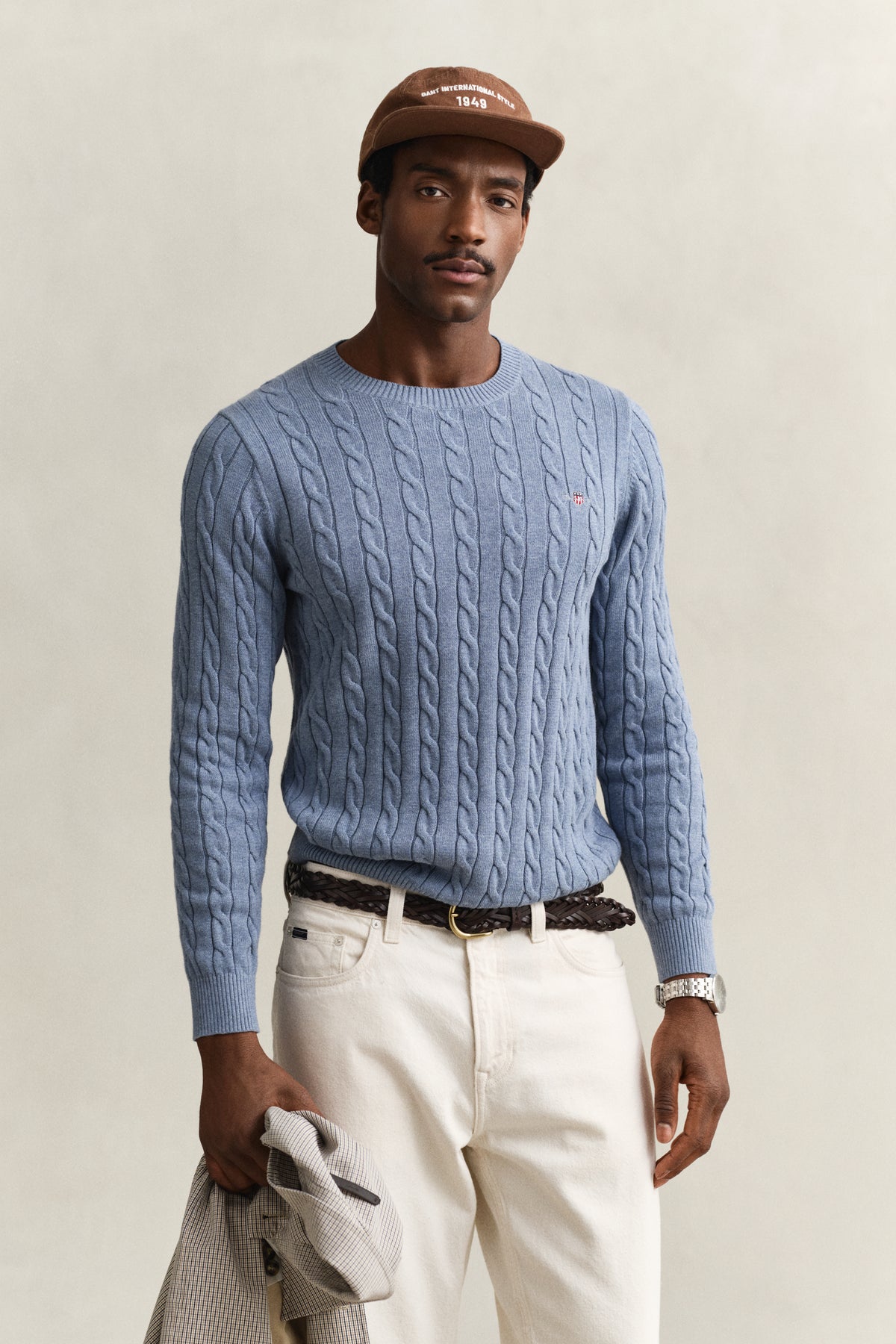 FADED DENIM, COTTON CABLE C-NECK, FRONT-VIEW BY GANT AU.
