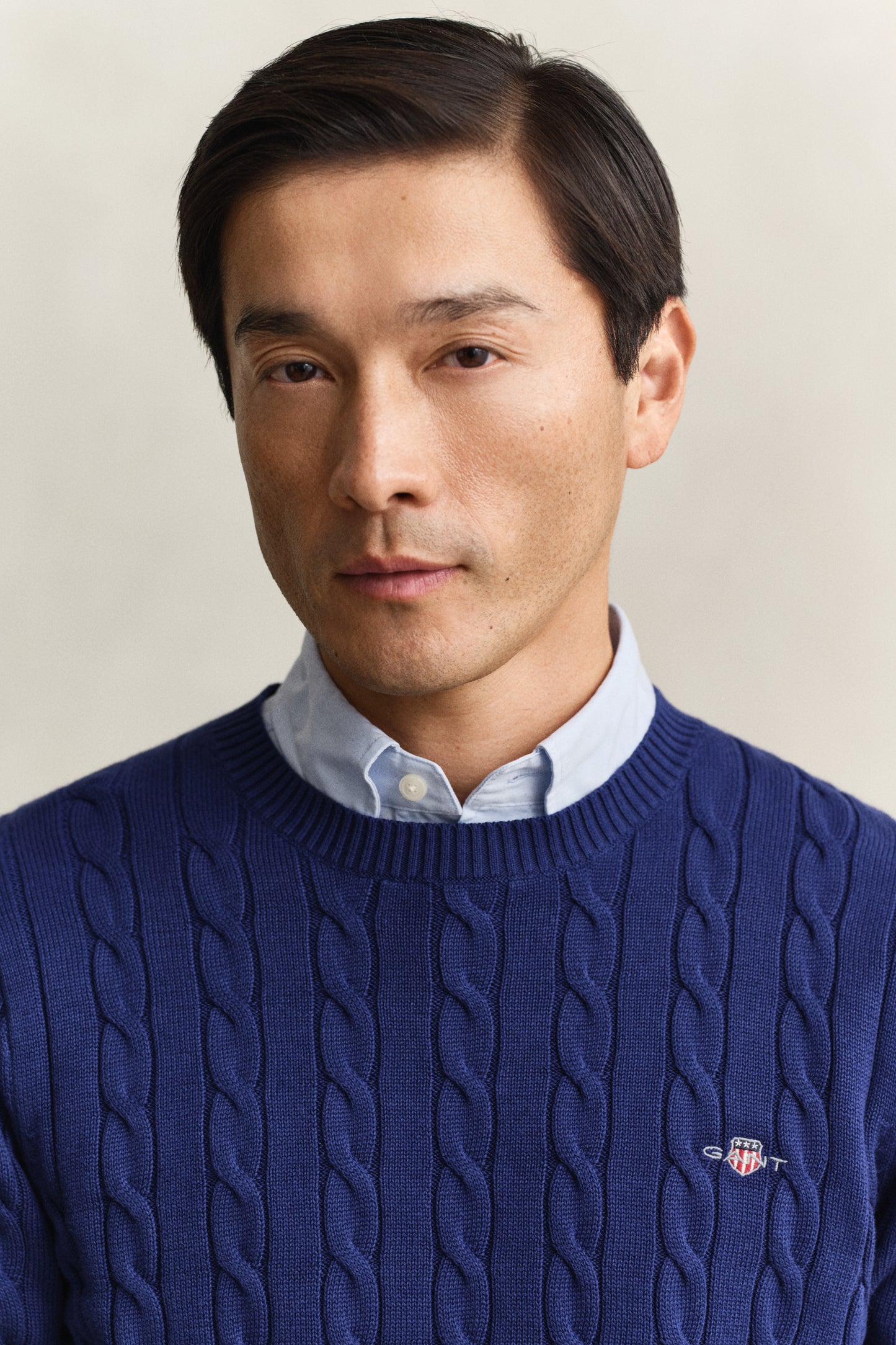 RICH NAVY, COTTON CABLE C-NECK, CLOSE-UP BY GANT AU.