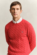 ROSE RED, COTTON CABLE C-NECK, CLOSE-UP BY GANT AU.