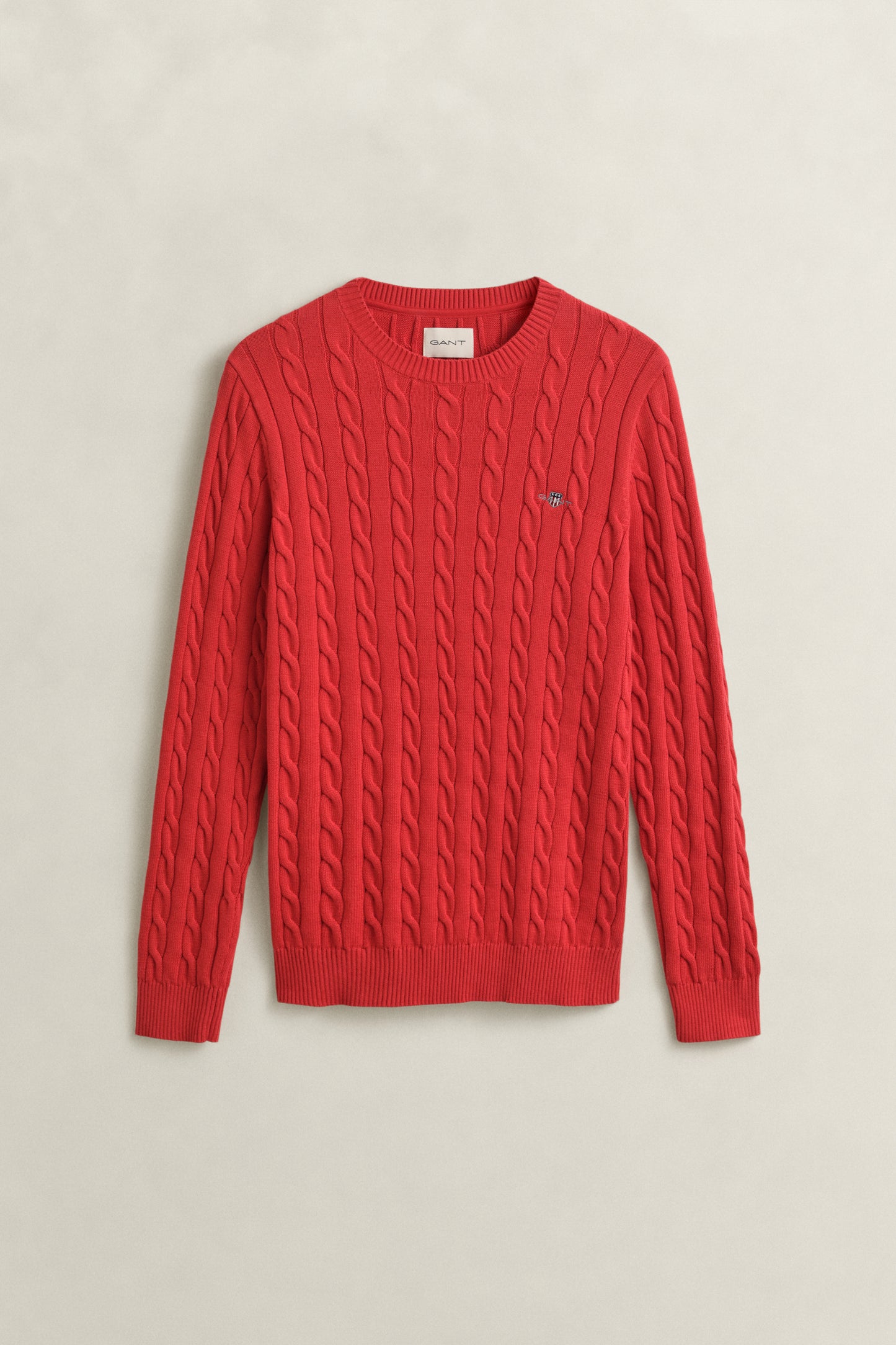 ROSE RED, COTTON CABLE C-NECK, FLAT-LAY BY GANT AU.