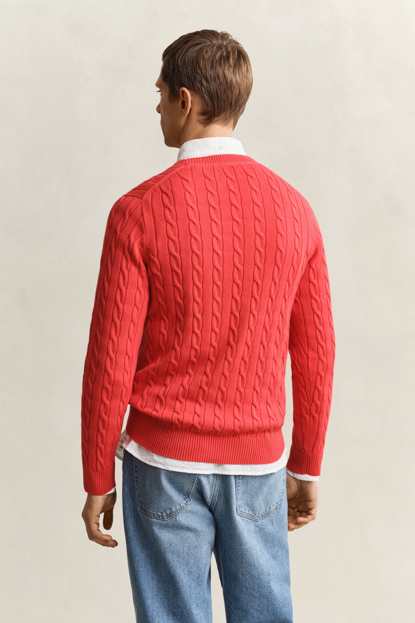 ROSE RED, COTTON CABLE C-NECK, BACK-VIEW BY GANT AU.