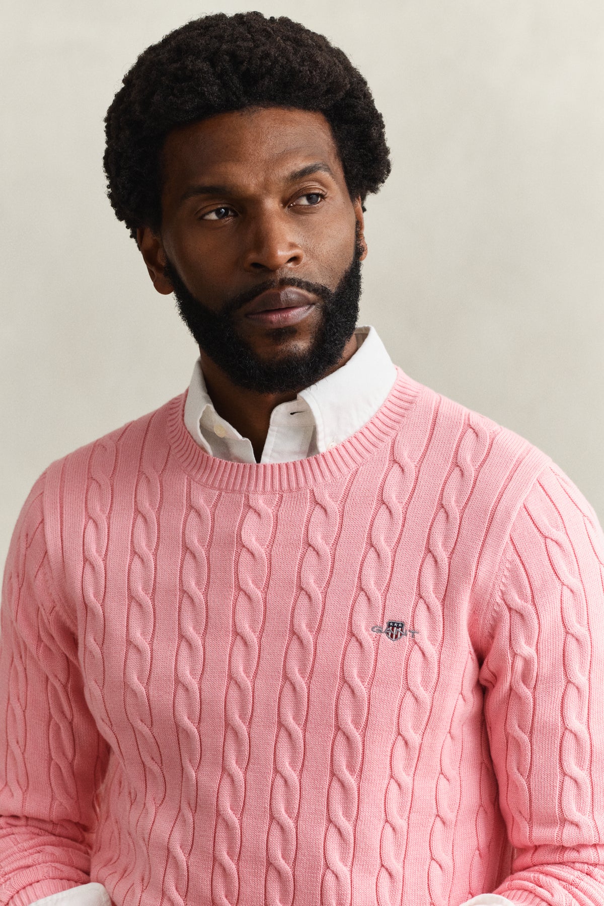 WASHED PINK, COTTON CABLE C-NECK, CLOSE-UP BY GANT AU.