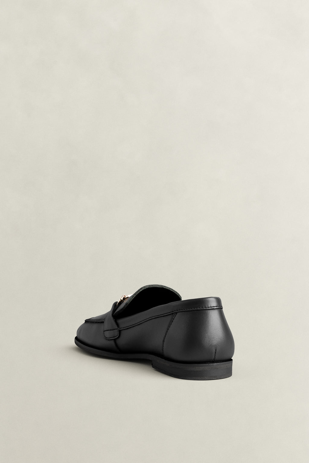 BLACK, GIMBLE, FLAT-LAY BY GANT AU.