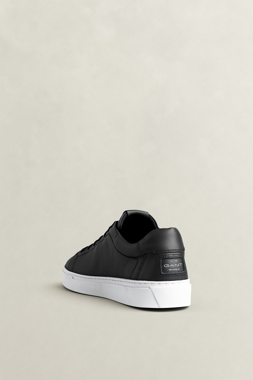 BLACK, MC JULIEN, FLAT-LAY BY GANT AU.