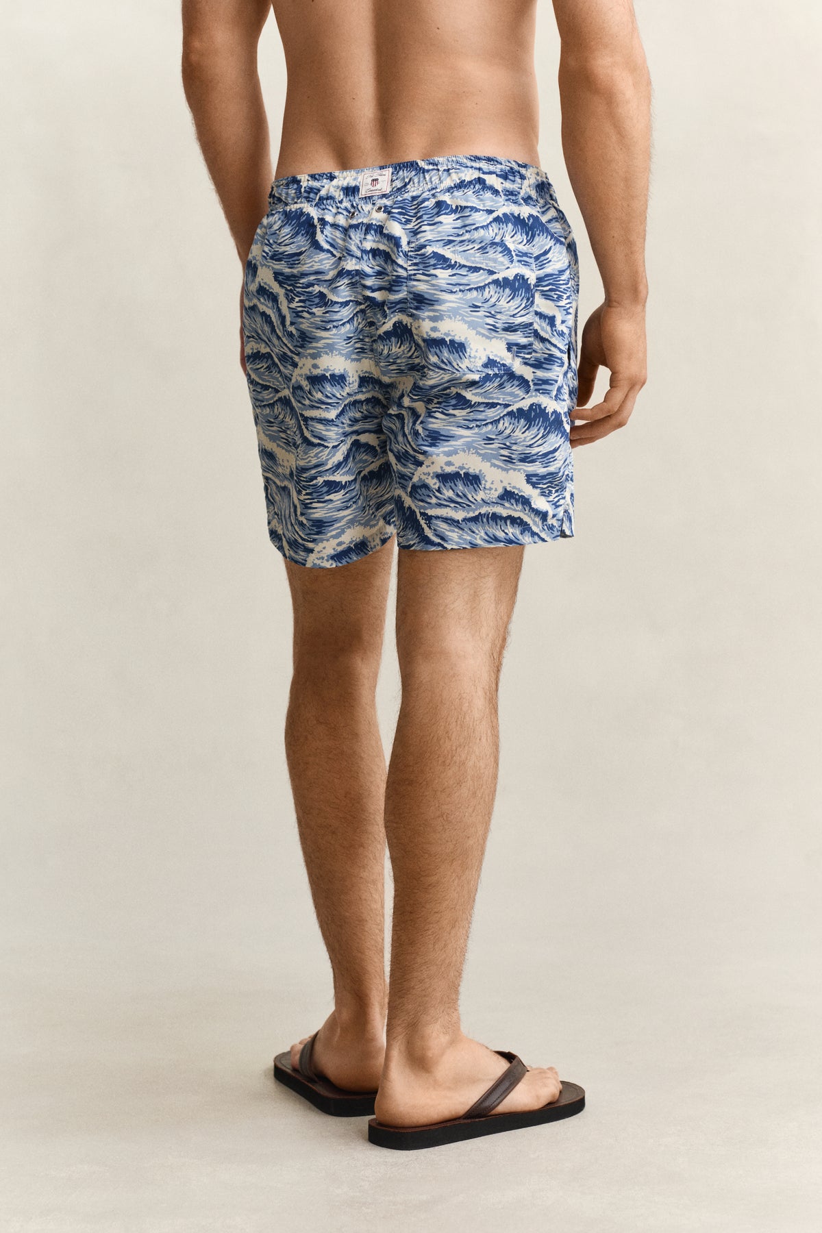 VINTAGE BLUE, WAVES PRINT SWIM SHORTS, BACK-VIEW BY GANT AU.