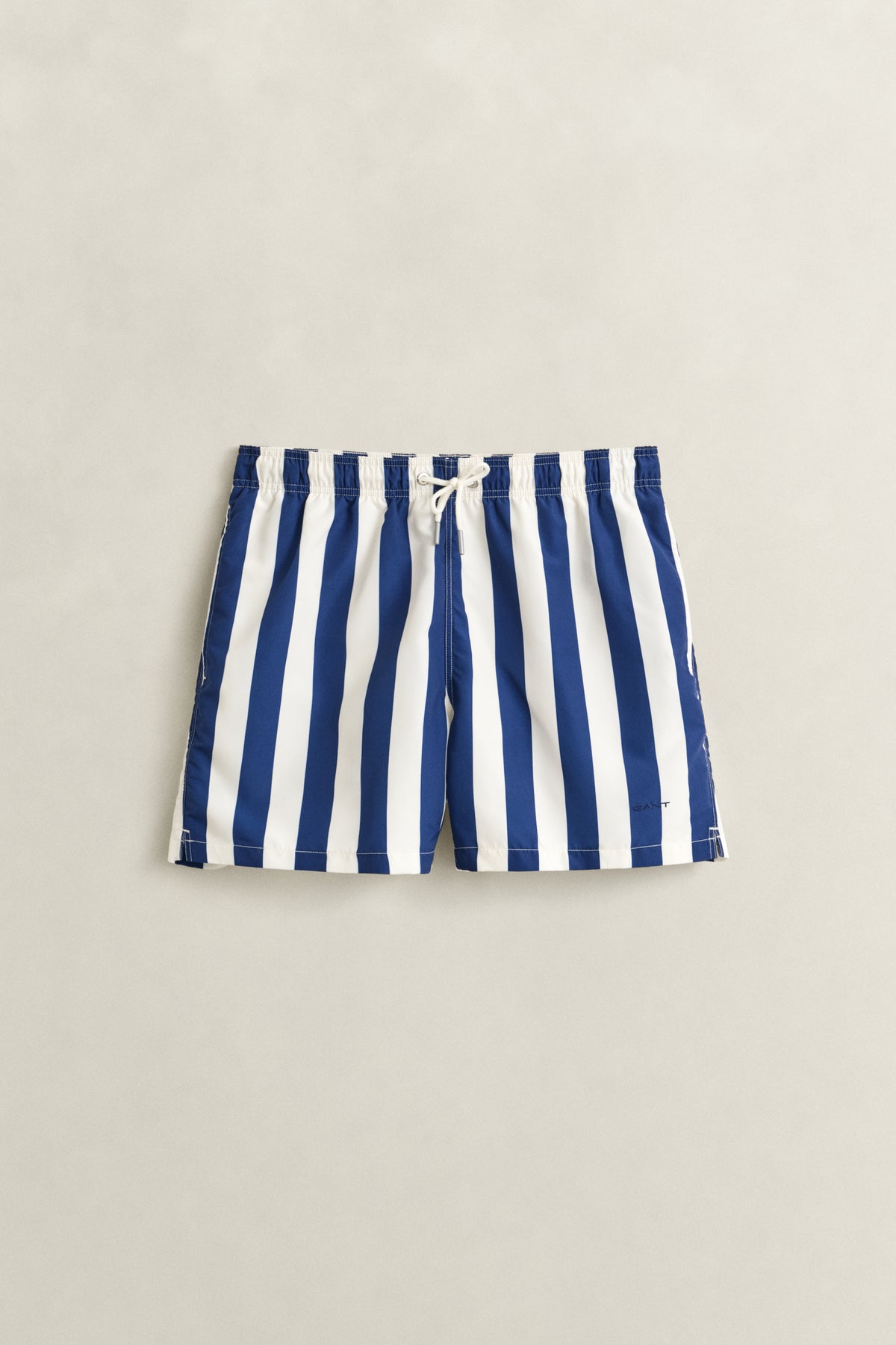RICH NAVY, BLOCK STRIPED SWIM SHORTS, FRONT-VIEW BY GANT AU.