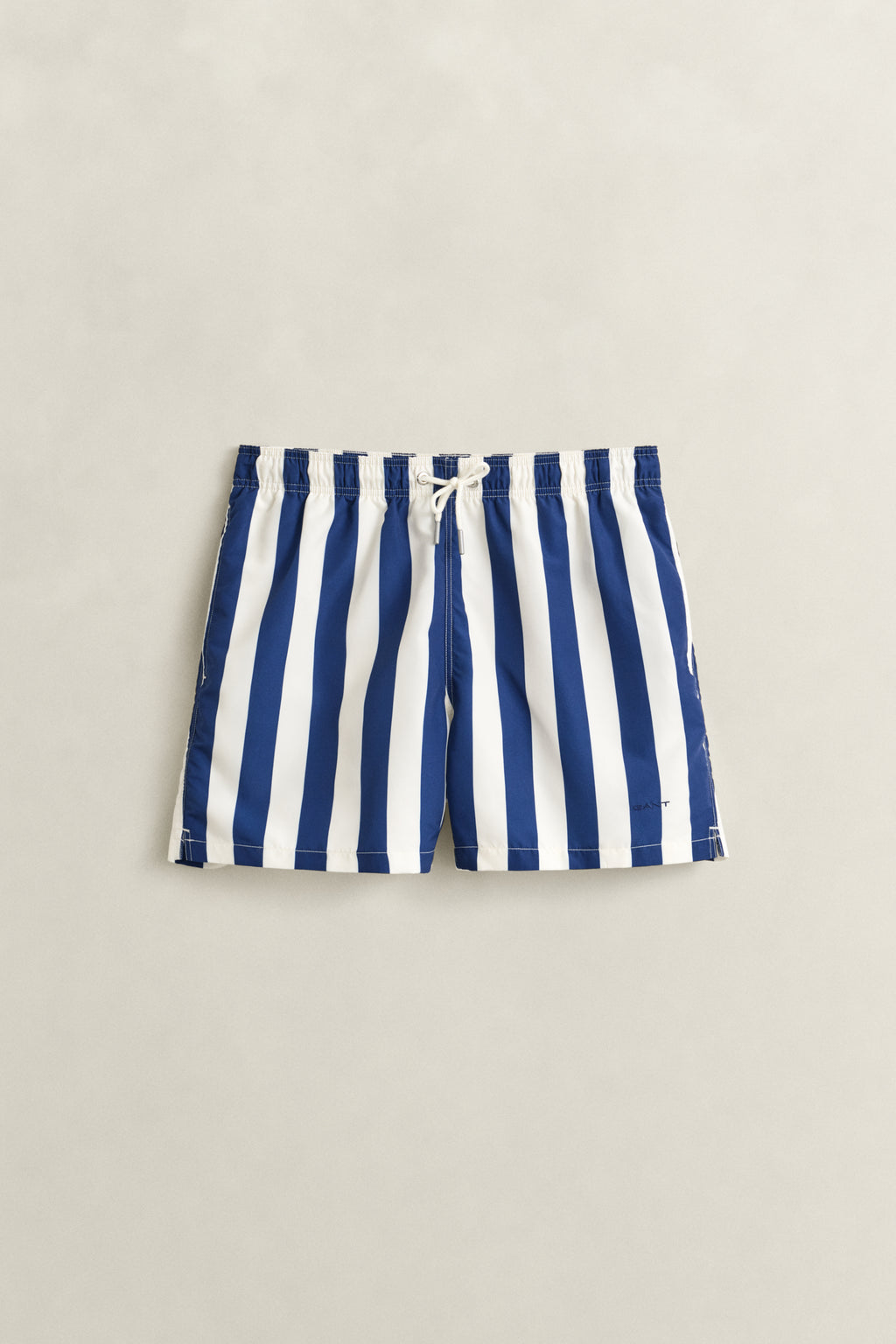 RICH NAVY, BLOCK STRIPED SWIM SHORTS, FRONT-VIEW BY GANT AU.