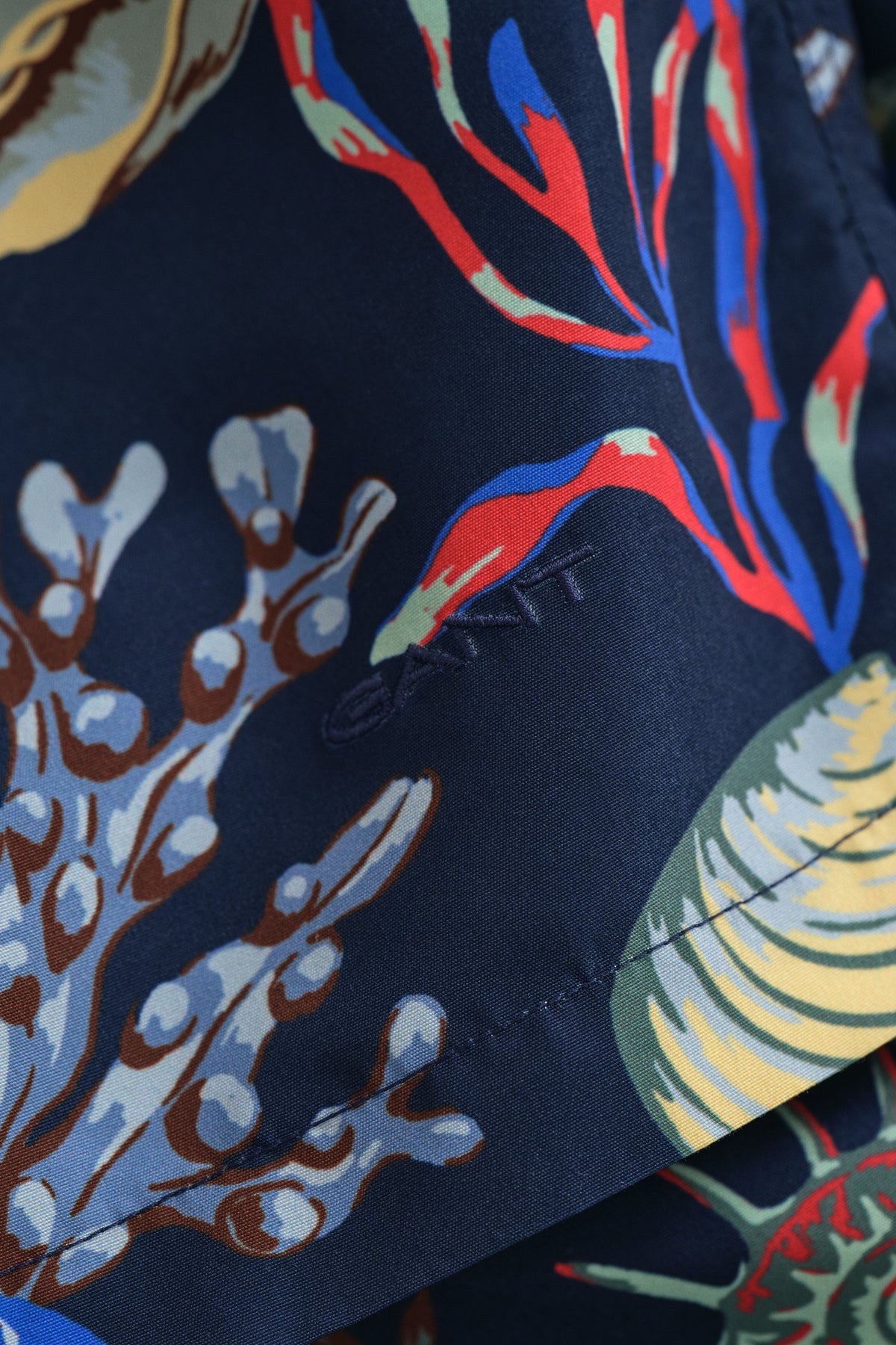 CLASSIC BLUE, SEAWEED PRINT SWIM SHORTS, FLAT-LAY BY GANT AU.