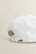 EGGSHELL, GRAPHIC CRINKLED CAP, CLOSE-UP BY GANT AU.