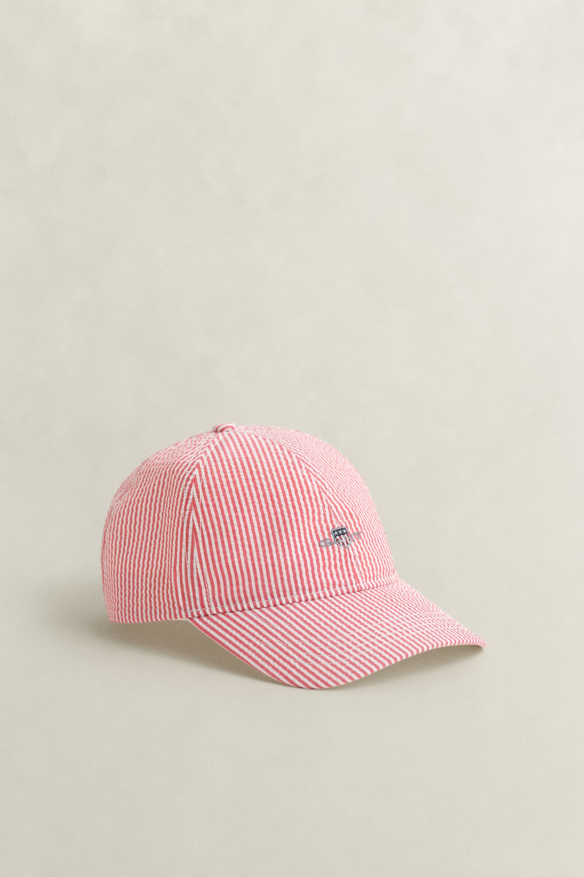 ROSE RED, SEERSUCKER CAP, FRONT-VIEW BY GANT AU.