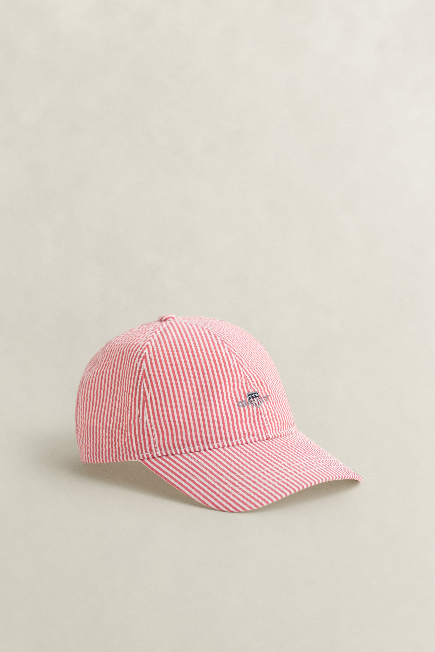 ROSE RED, SEERSUCKER CAP, FRONT-VIEW BY GANT AU.