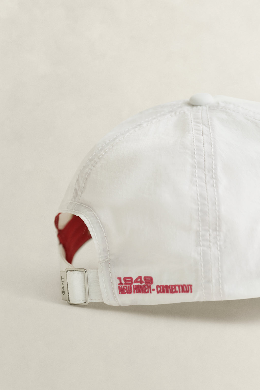 CREAM, GRAPHIC CRINKLED CAP, CLOSE-UP BY GANT AU.