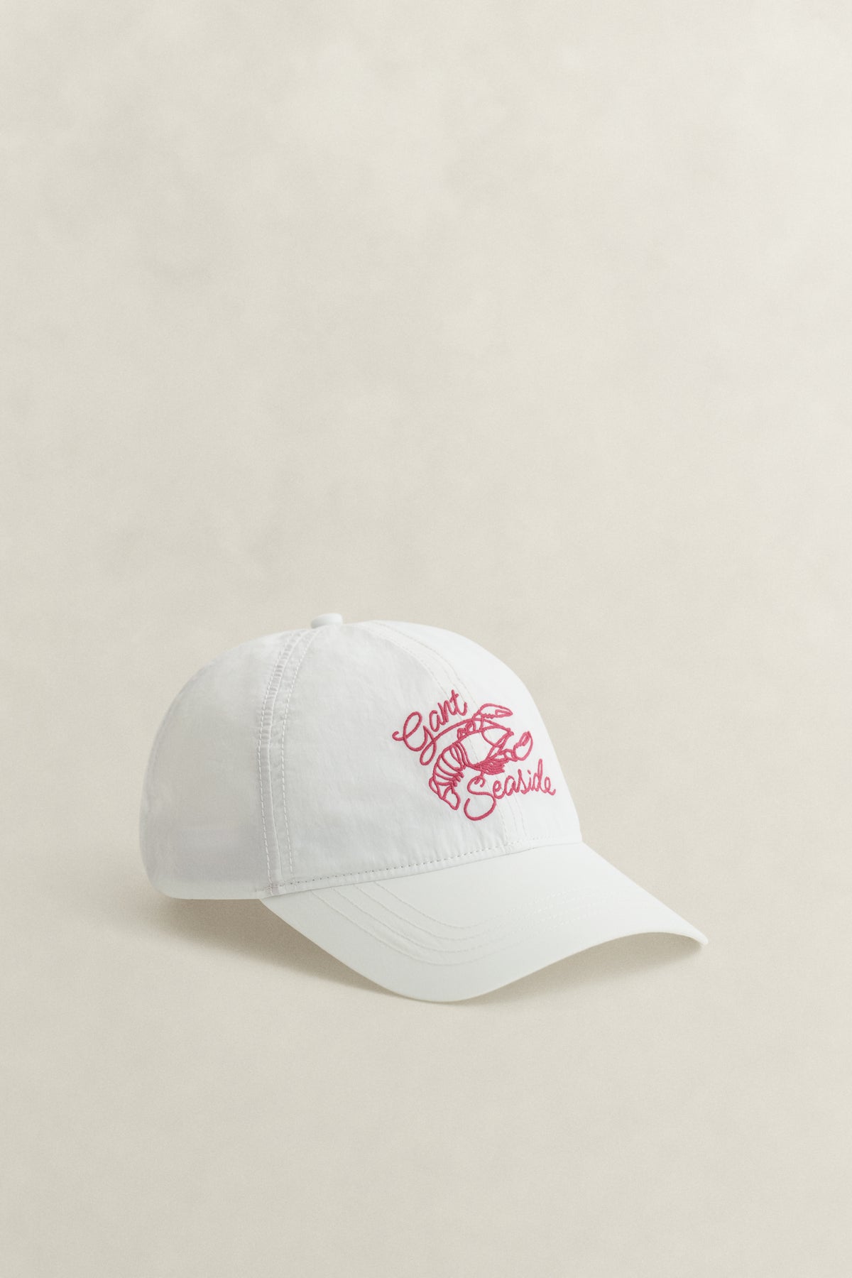 CREAM, GRAPHIC CRINKLED CAP, FRONT-VIEW BY GANT AU.