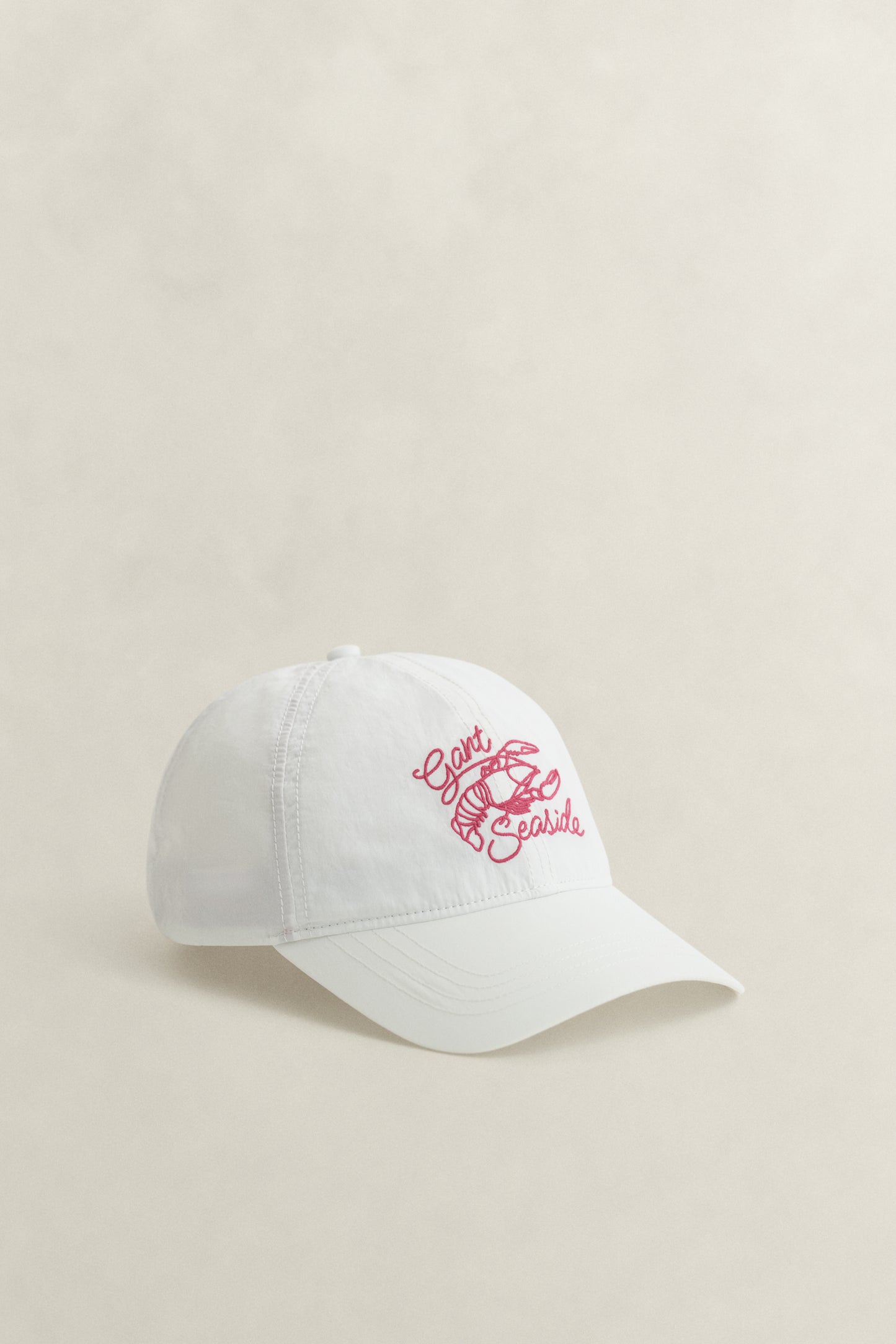 CREAM, GRAPHIC CRINKLED CAP, FRONT-VIEW BY GANT AU.
