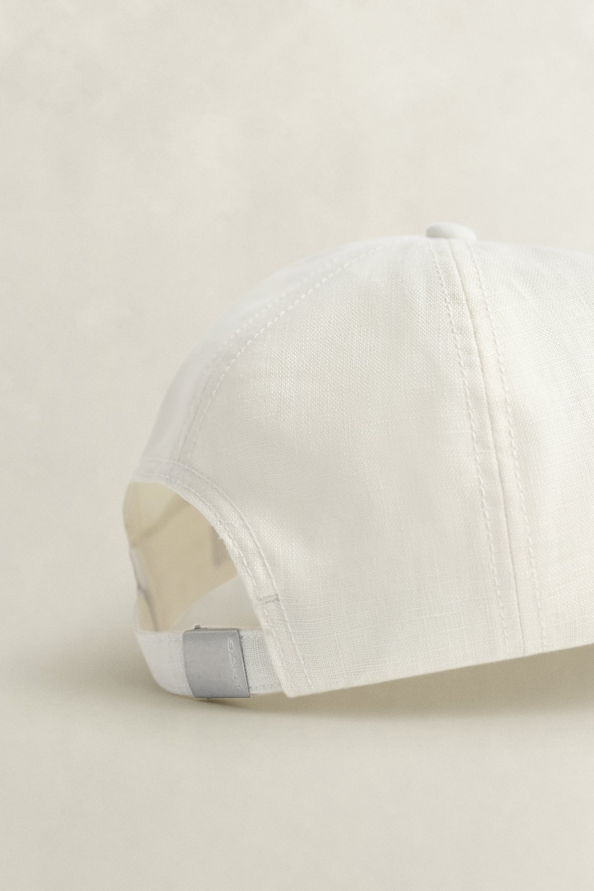 CREAM, LINEN CAP, FLAT-LAY BY GANT AU.