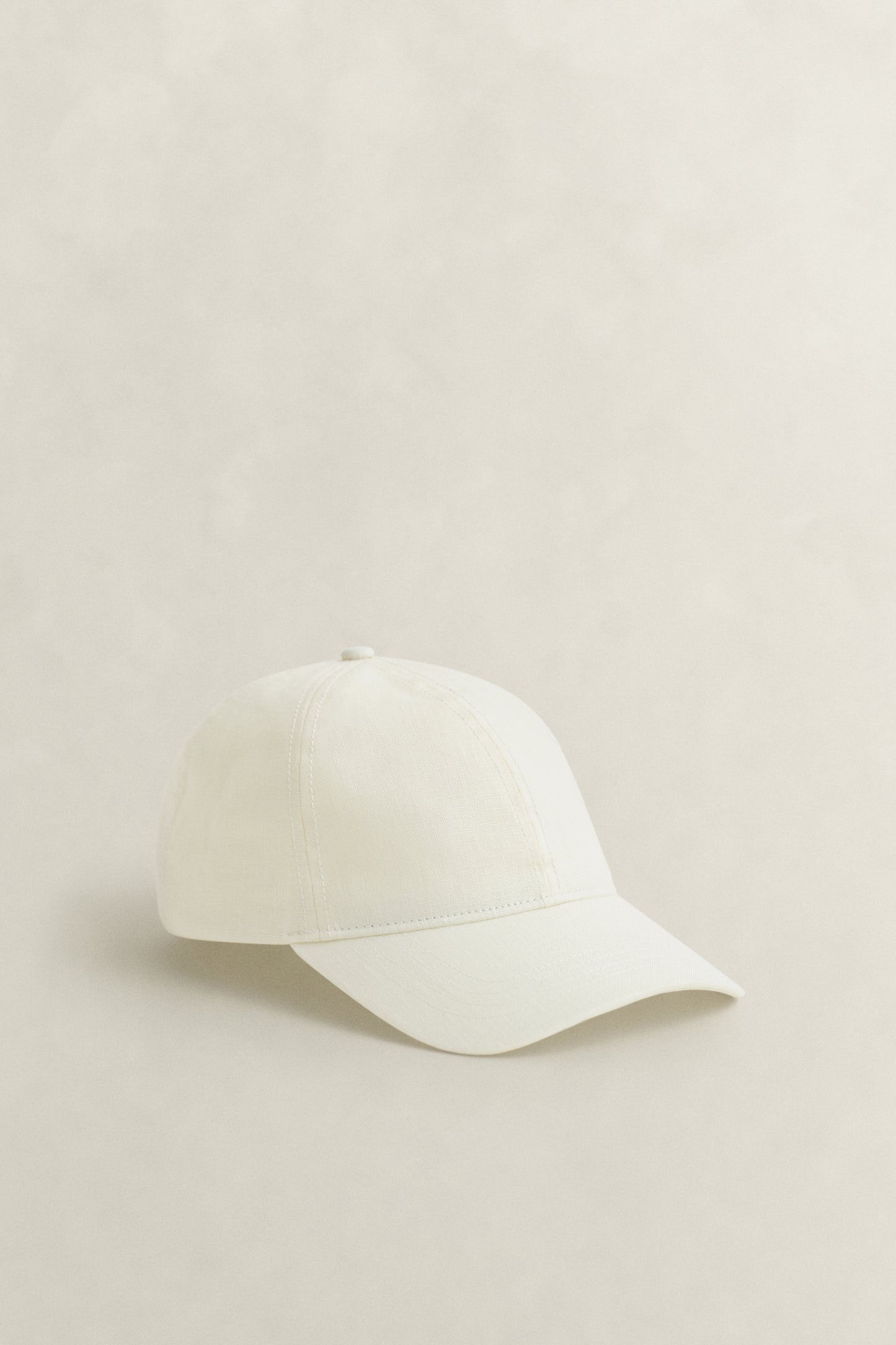 CREAM, LINEN CAP, FRONT-VIEW BY GANT AU.