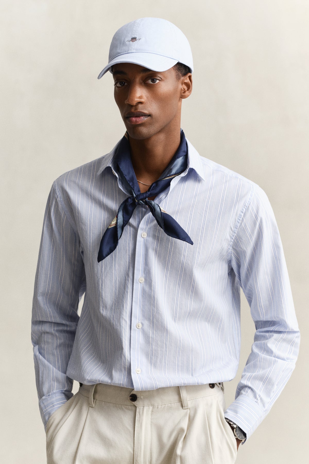 MUTED BLUE, SHIELD SUNFADED CAP BY GANT AU.