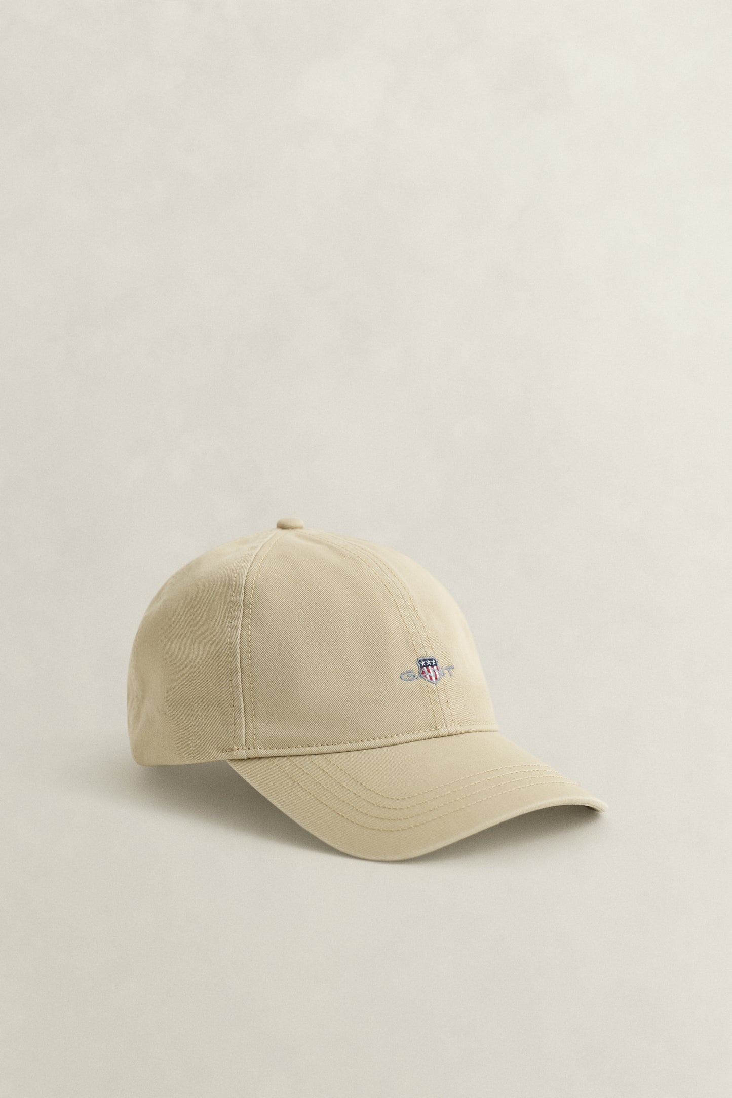 OAT BEIGE, SHIELD COTTON TWILL CAP, FRONT-VIEW BY GANT AU.