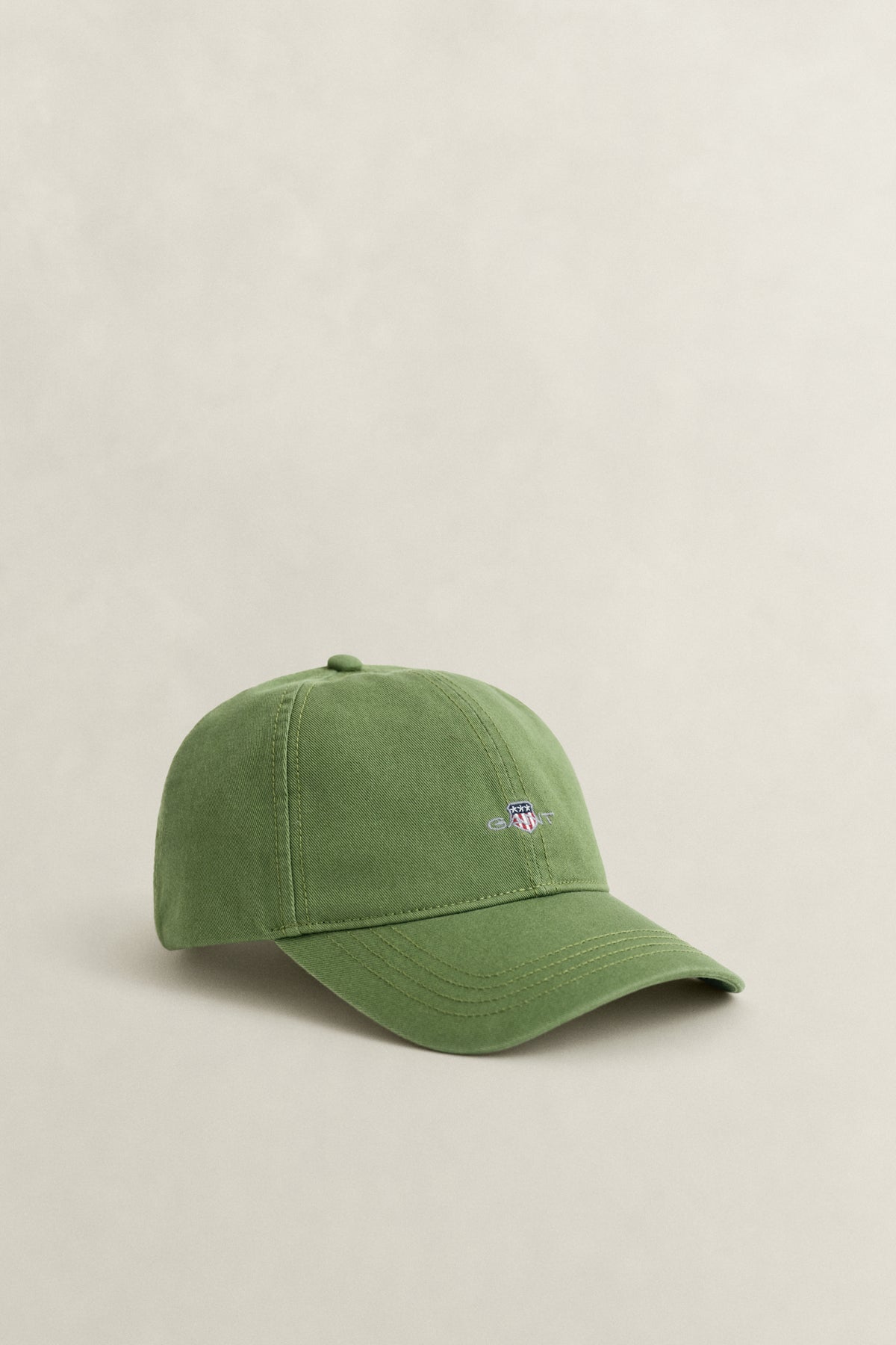 HERB GREEN, SHIELD COTTON TWILL CAP, FRONT-VIEW BY GANT AU.