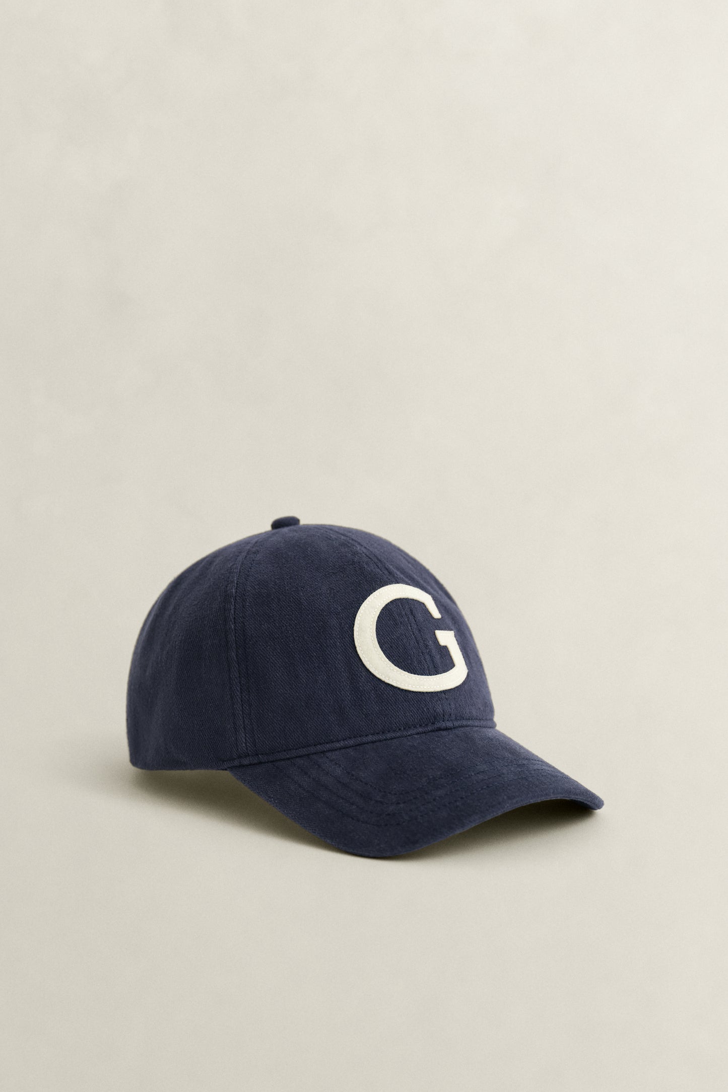 EVENING BLUE, G BADGE CAP, FRONT-VIEW BY GANT AU.