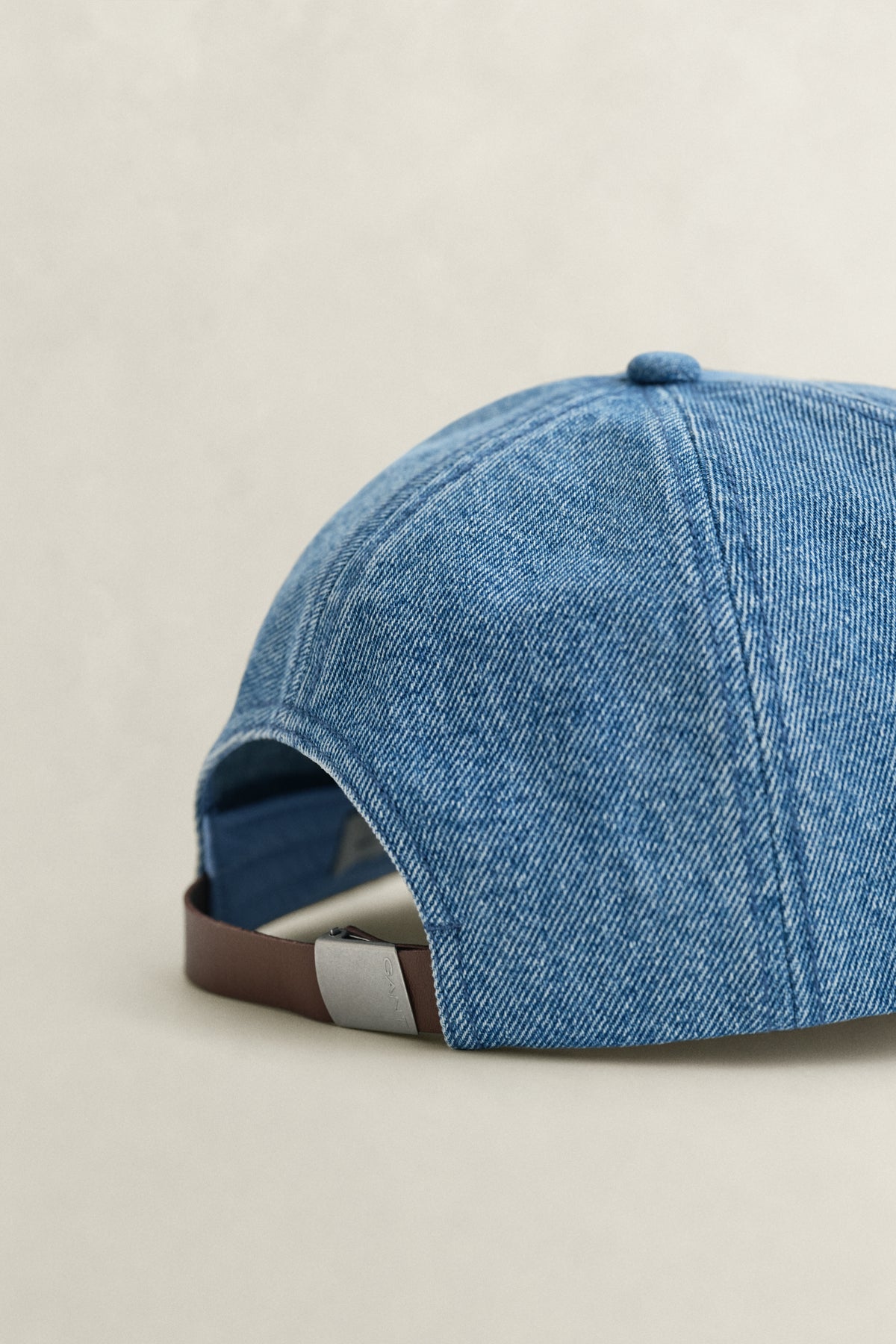 SEMI LIGHT BLUE BROKEN IN, DENIM CAP, CLOSE-UP BY GANT AU.