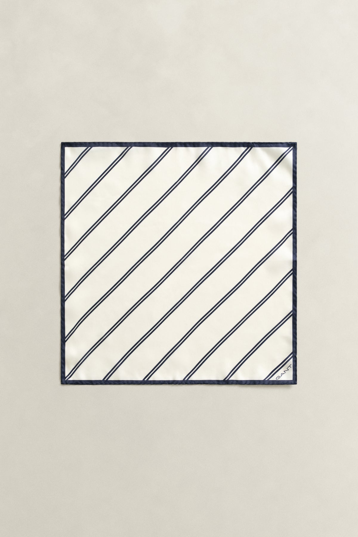 CREAM, STRIPED POCKET SQUARE BY GANT AU.