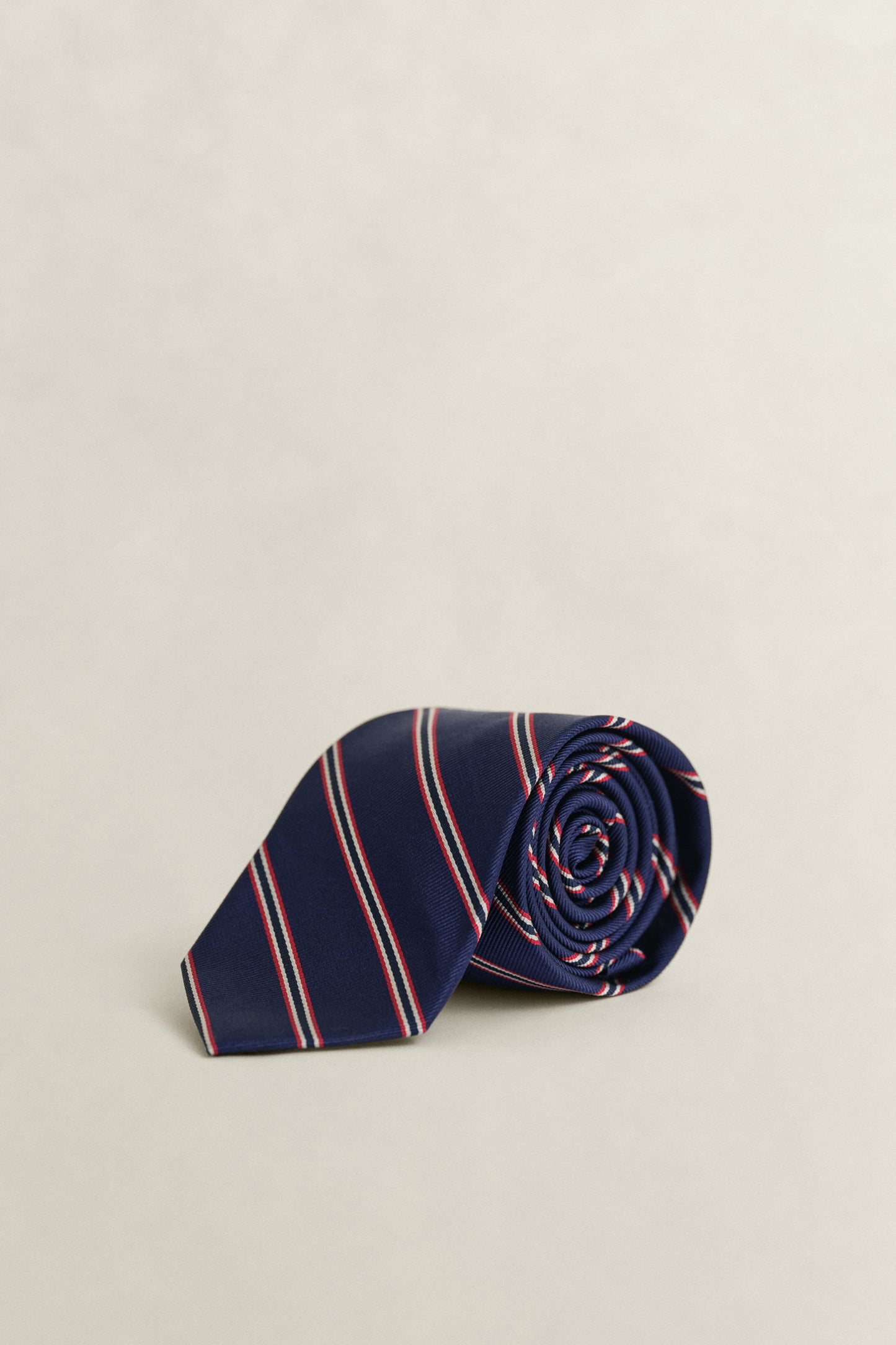 RICH NAVY, STRIPED TIE BY GANT AU.