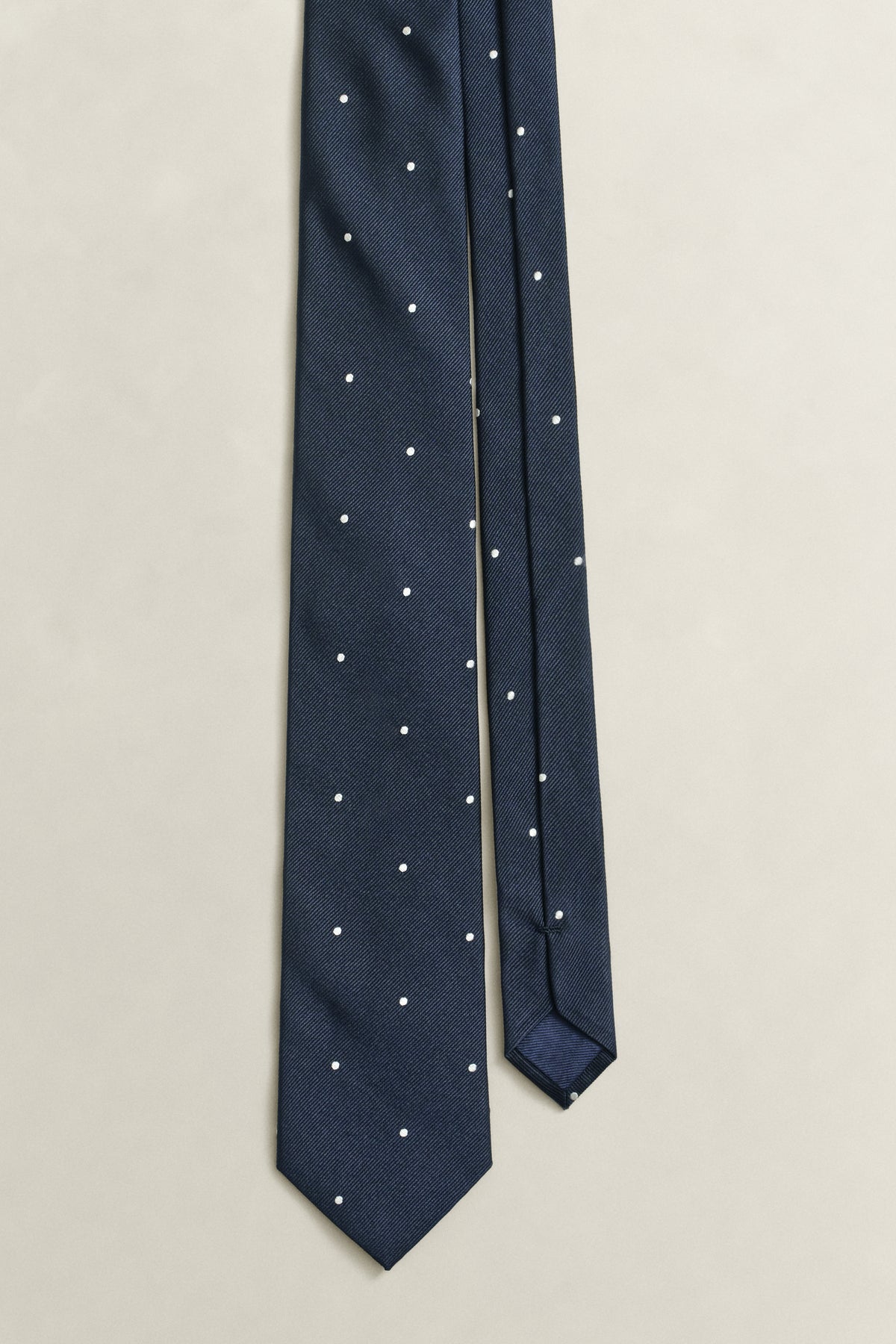MARINE, DOT TIE, CLOSE-UP BY GANT AU.