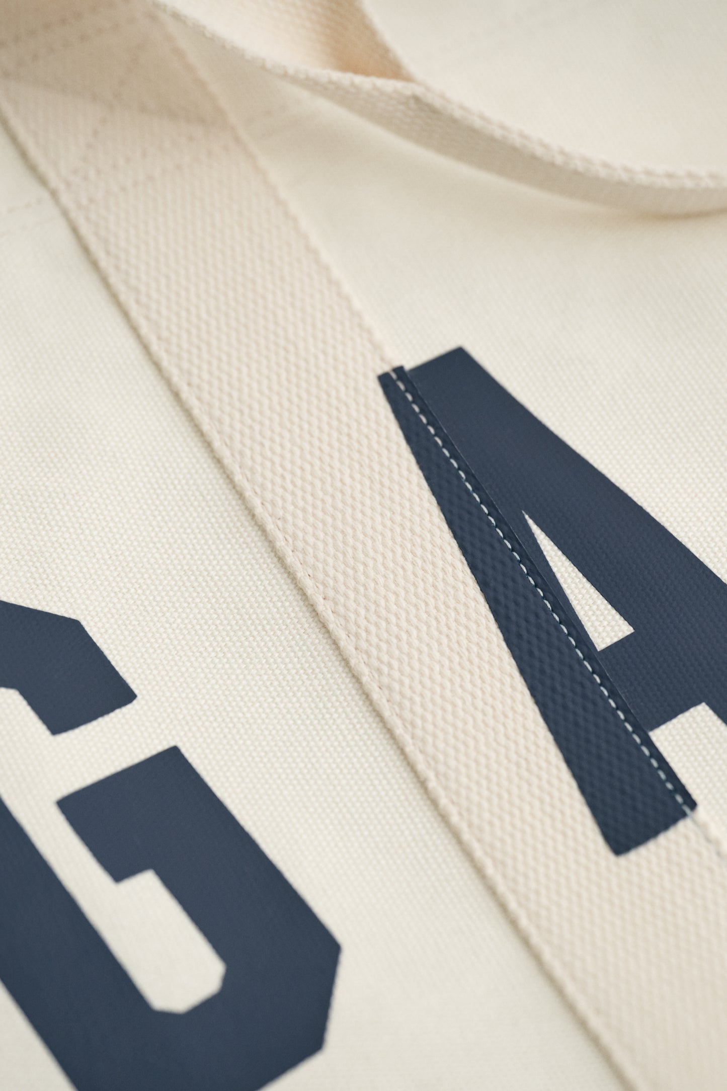 CREAM, CONTRAST COLOR CANVAS TOTE BAG, CLOSE-UP BY GANT AU.