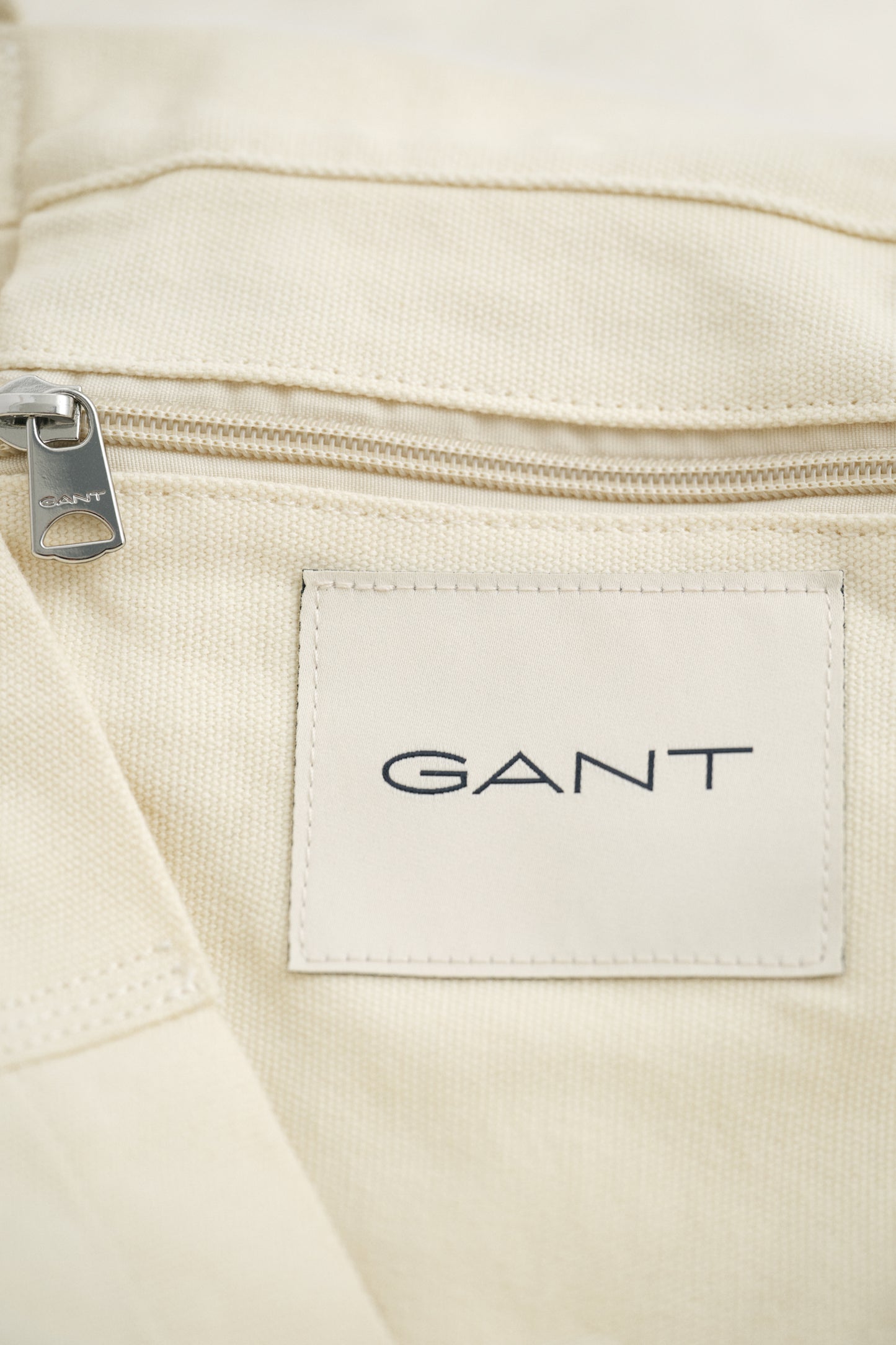 CREAM, GRAPHIC COTTON CANVAS TOTE BAG, CLOSE-UP BY GANT AU.