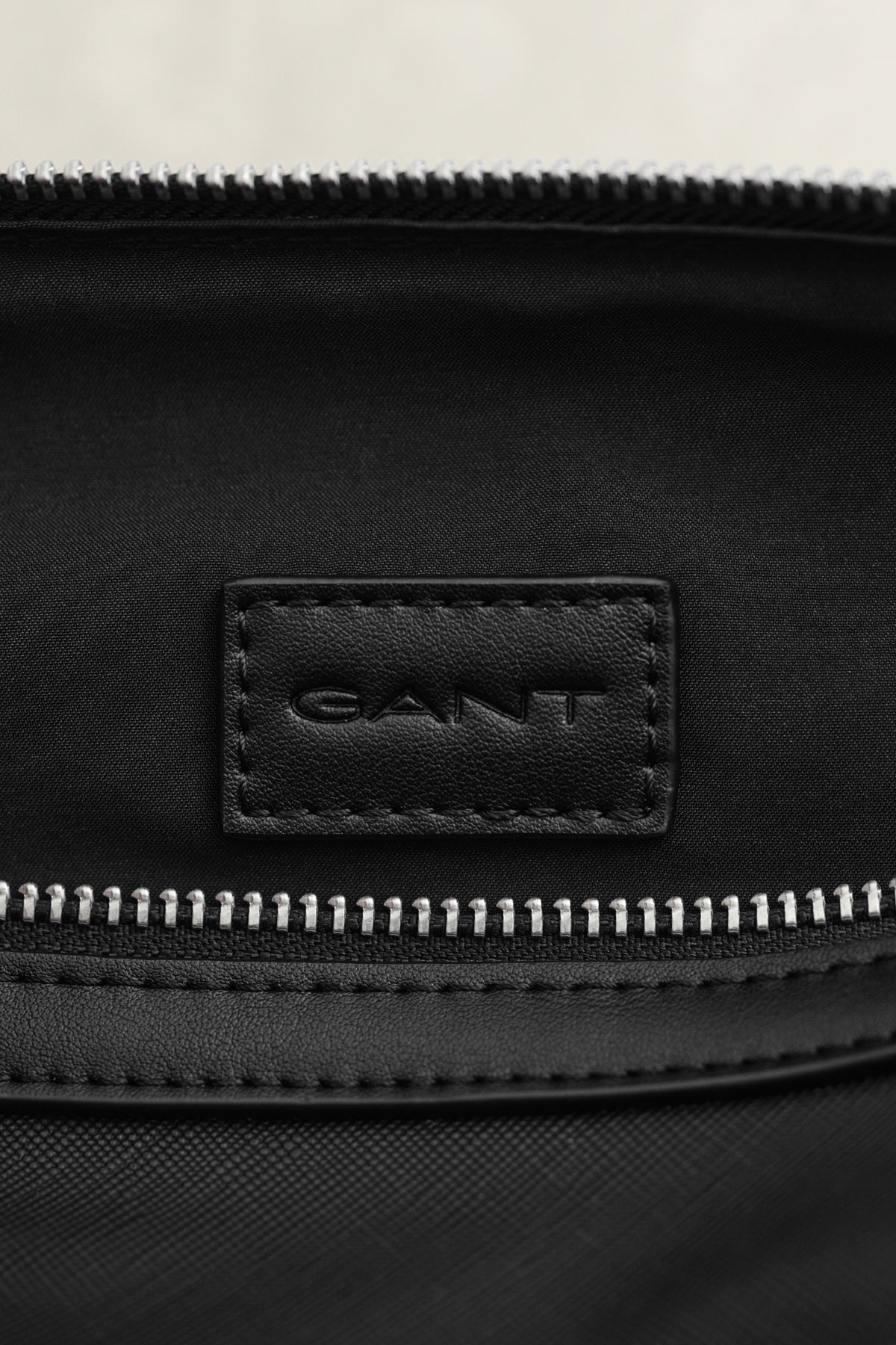 BLACK, SMART CASUAL WASHBAG, FLAT-LAY BY GANT AU.