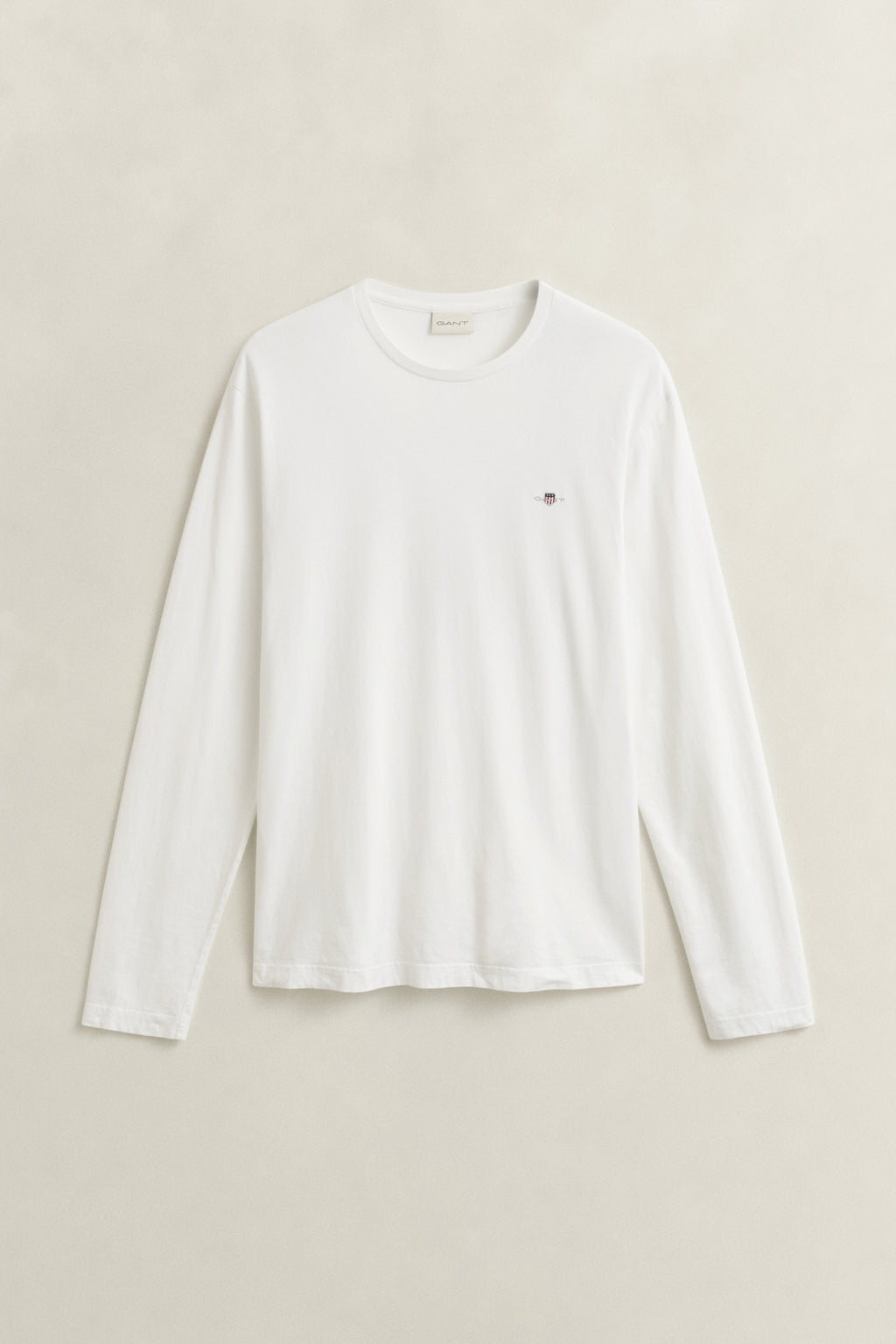 EGGSHELL, Shield Long Sleeve T-Shirt, FLAT-LAY BY GANT AU.