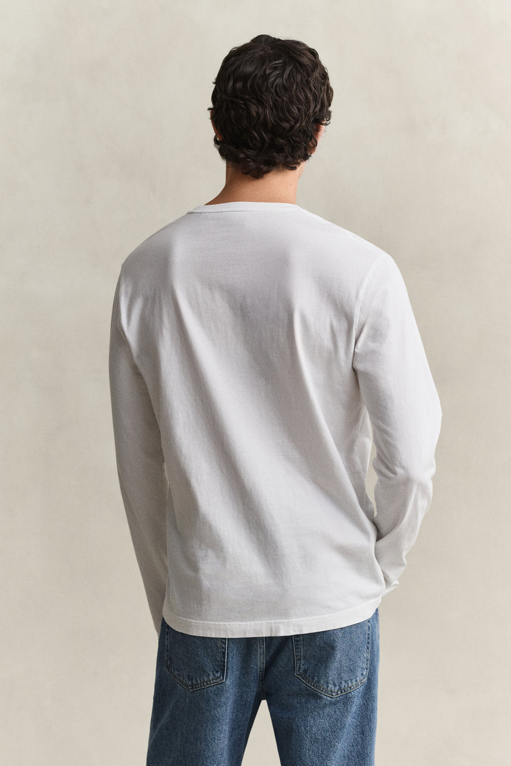 EGGSHELL, Shield Long Sleeve T-Shirt, BACK-VIEW BY GANT AU.