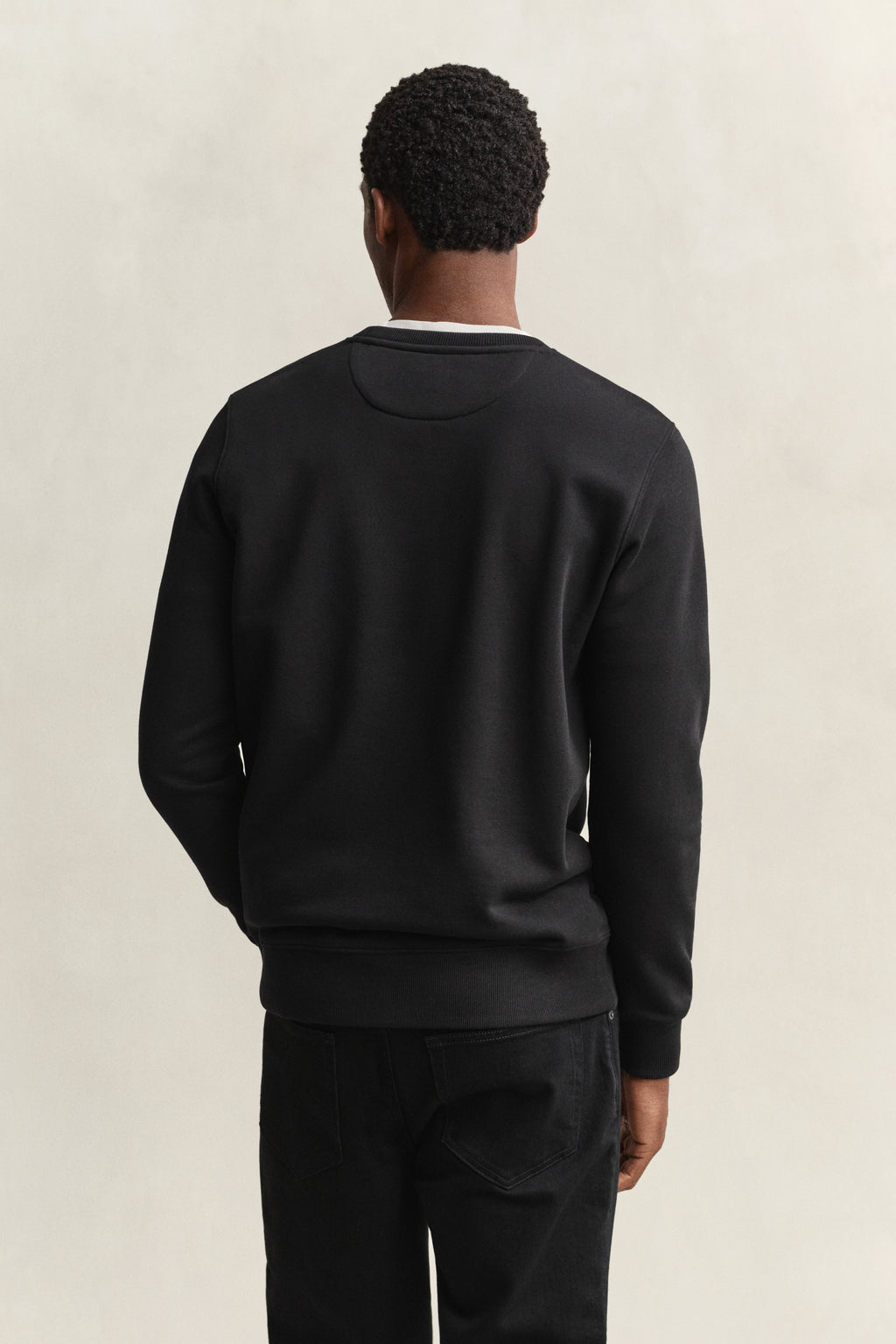 BLACK, REG SHIELD C-NECK SWEAT, BACK-VIEW BY GANT AU.