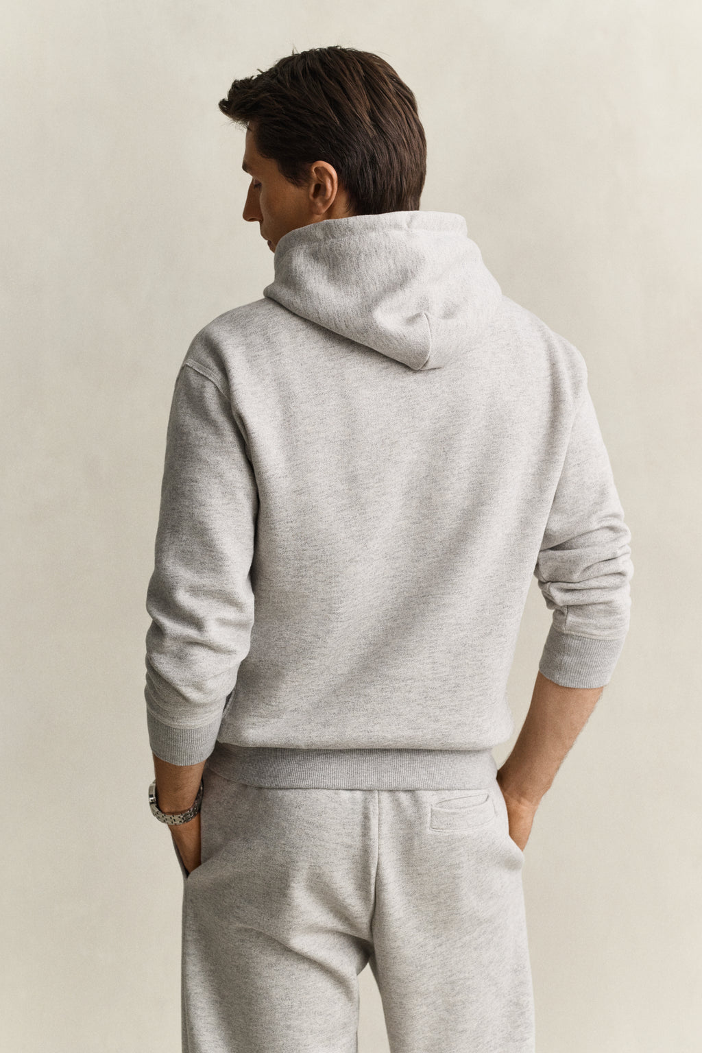 GREY MELANGE, YALE HOODIE, BACK-VIEW BY GANT AU.