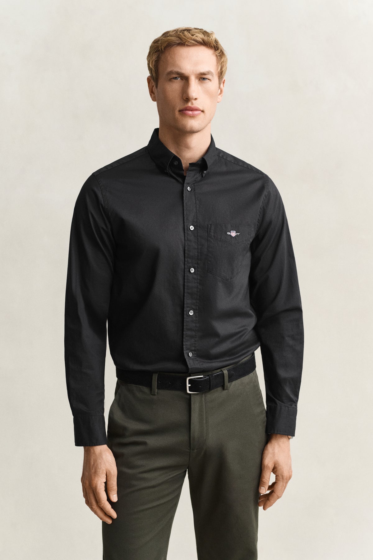 BLACK, REG CLASSIC POPLIN SHIRT, FRONT-VIEW BY GANT AU.
