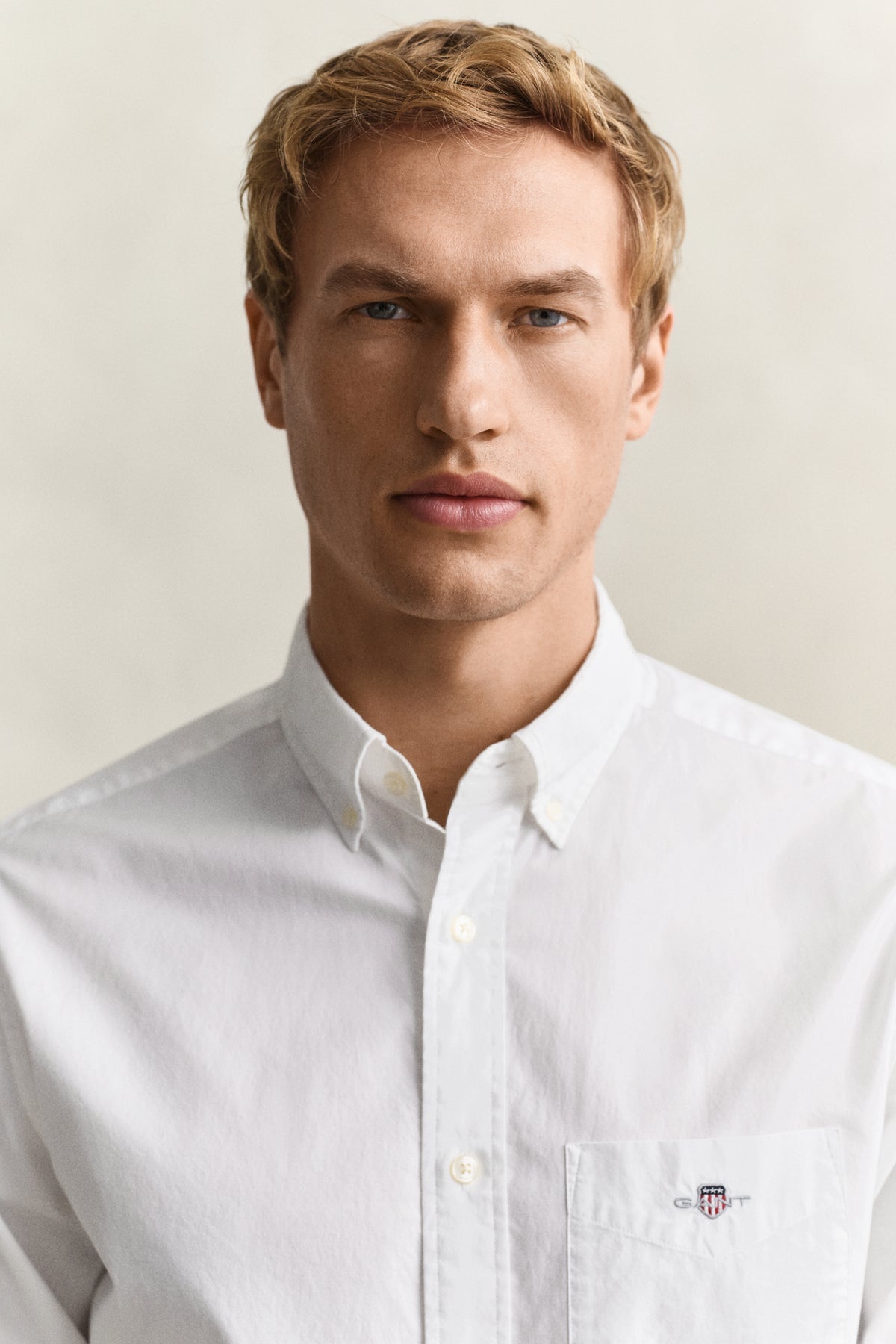 WHITE, REG CLASSIC POPLIN SHIRT, CLOSE-UP BY GANT AU.