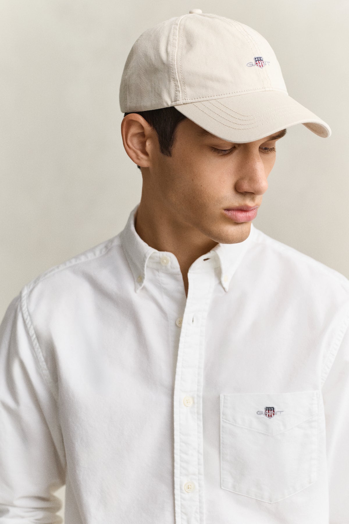 MODEL WEARING REG CLASSIC OXFORD SHIRT