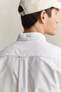 WHITE, REG CLASSIC OXFORD SHIRT, CLOSE-UP BY GANT AU.