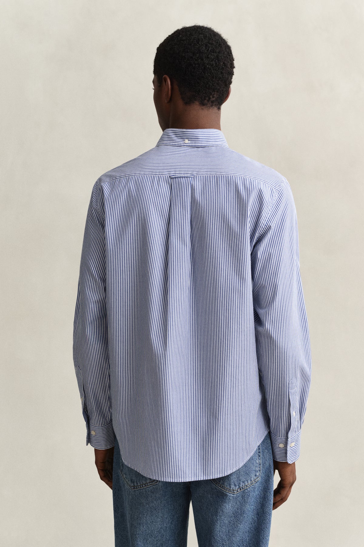 COLLEGE BLUE, REG CLASSIC POPLIN BANKER SHIRT, BACK-VIEW BY GANT AU.