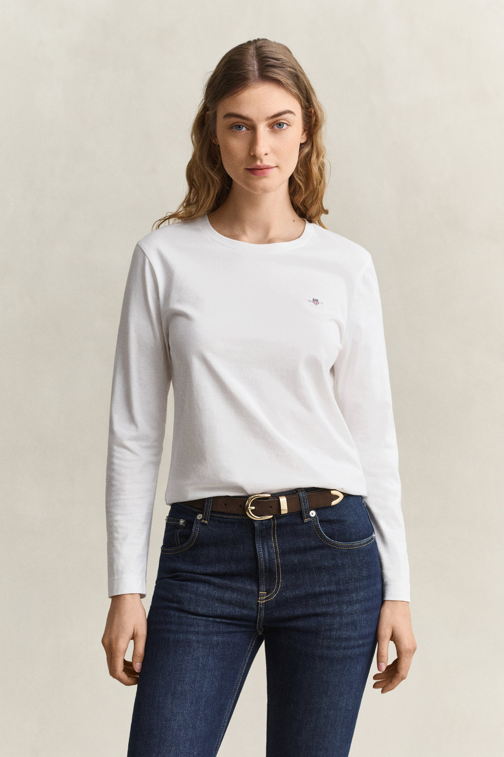 WHITE, REG SHIELD LS T-SHIRT, FRONT-VIEW BY GANT AU.