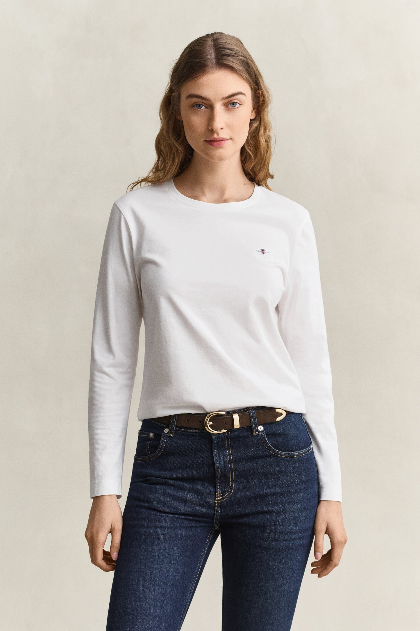 WHITE, REG SHIELD LS T-SHIRT, FRONT-VIEW BY GANT AU.