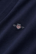 EVENING BLUE, REG SHIELD SS V-NECK T-SHIRT, CLOSE-UP BY GANT AU.